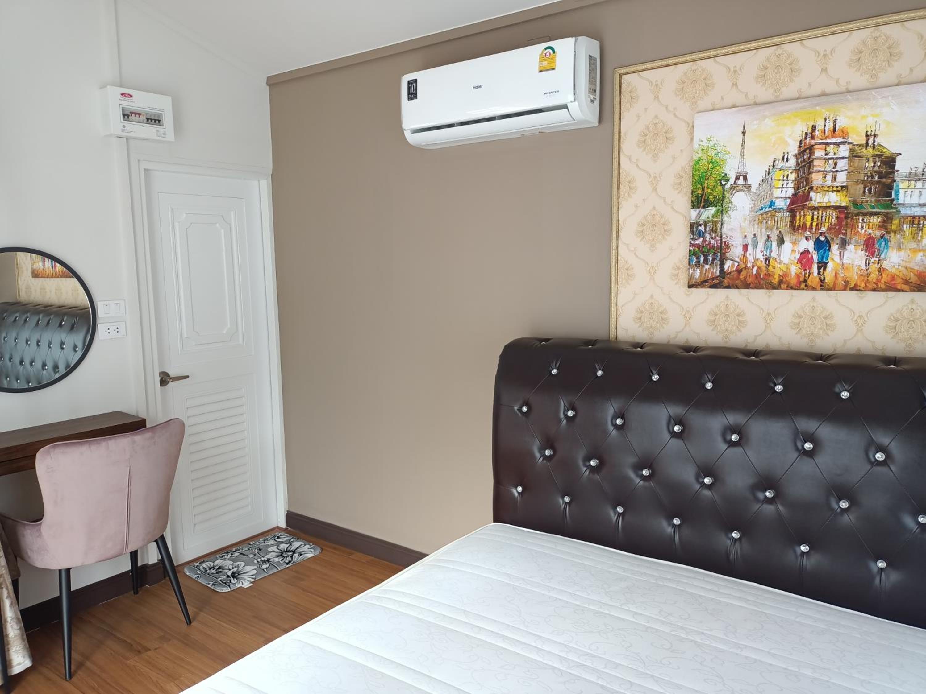 Deluxe King Room - Photo 1
