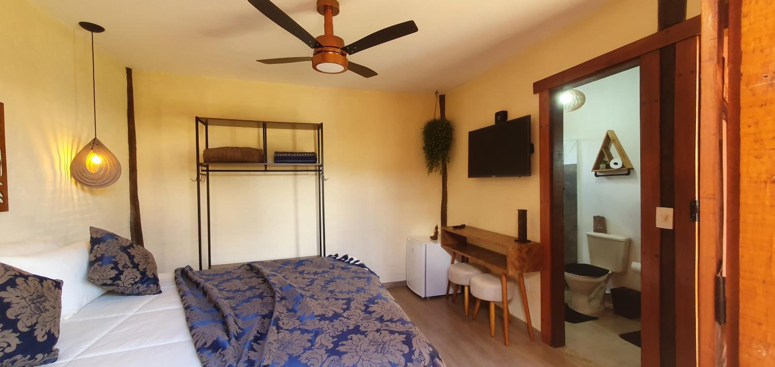 Queen Suite with Pool View photo 1