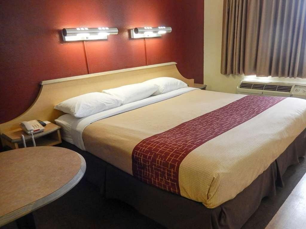 King Room - Non-Smoking