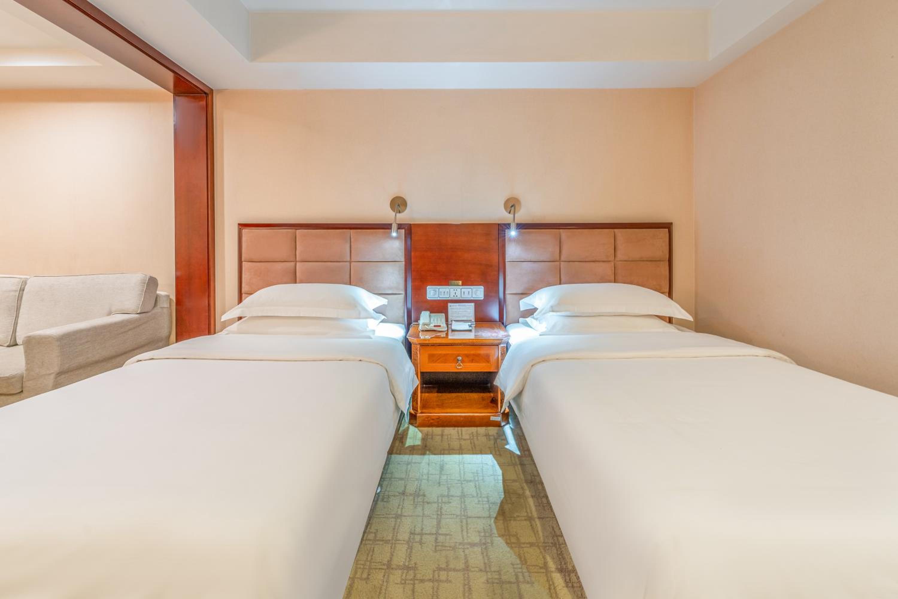 Deluxe Twin Room photo 3