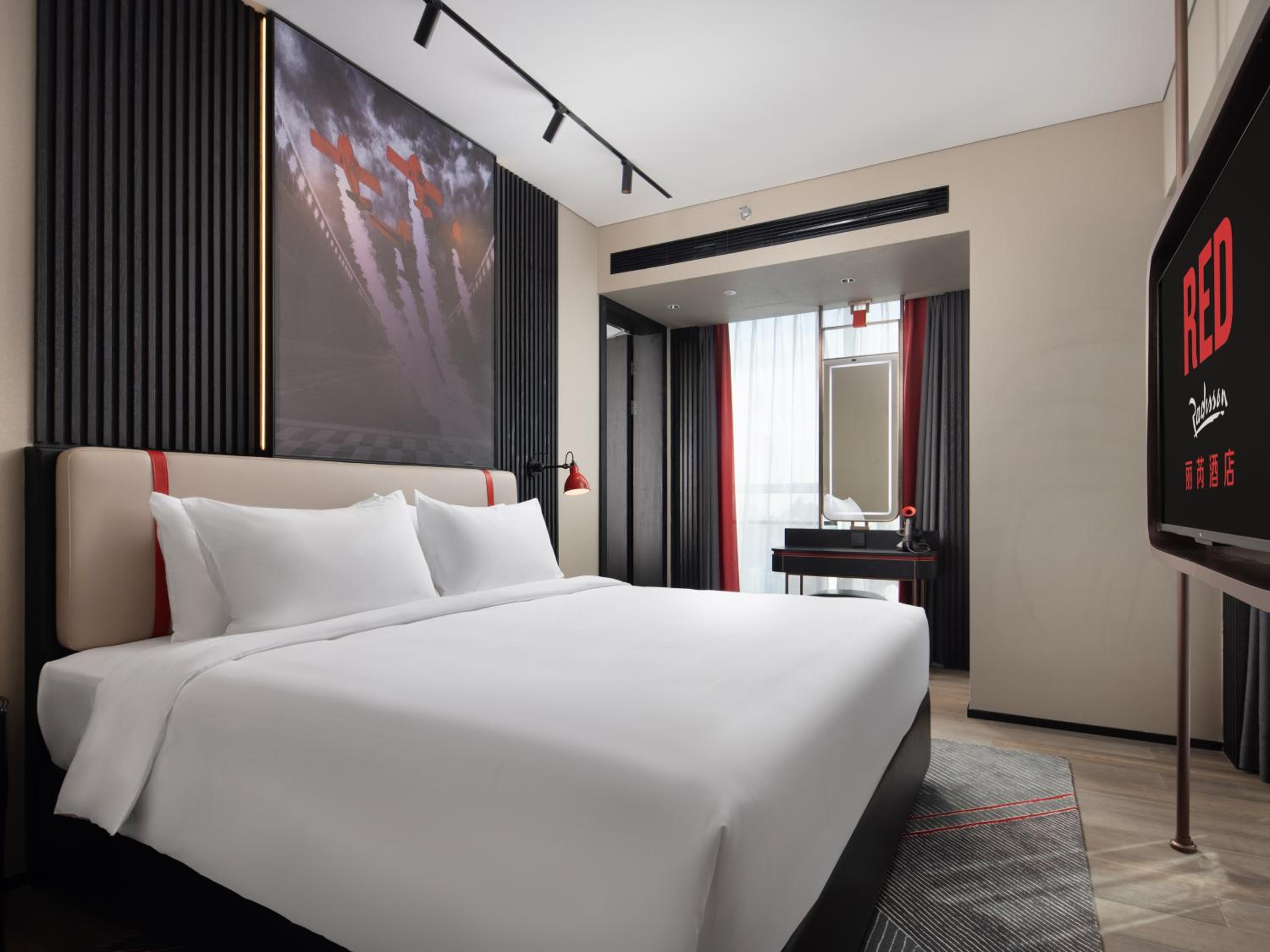 Executive Suite - Photo 4