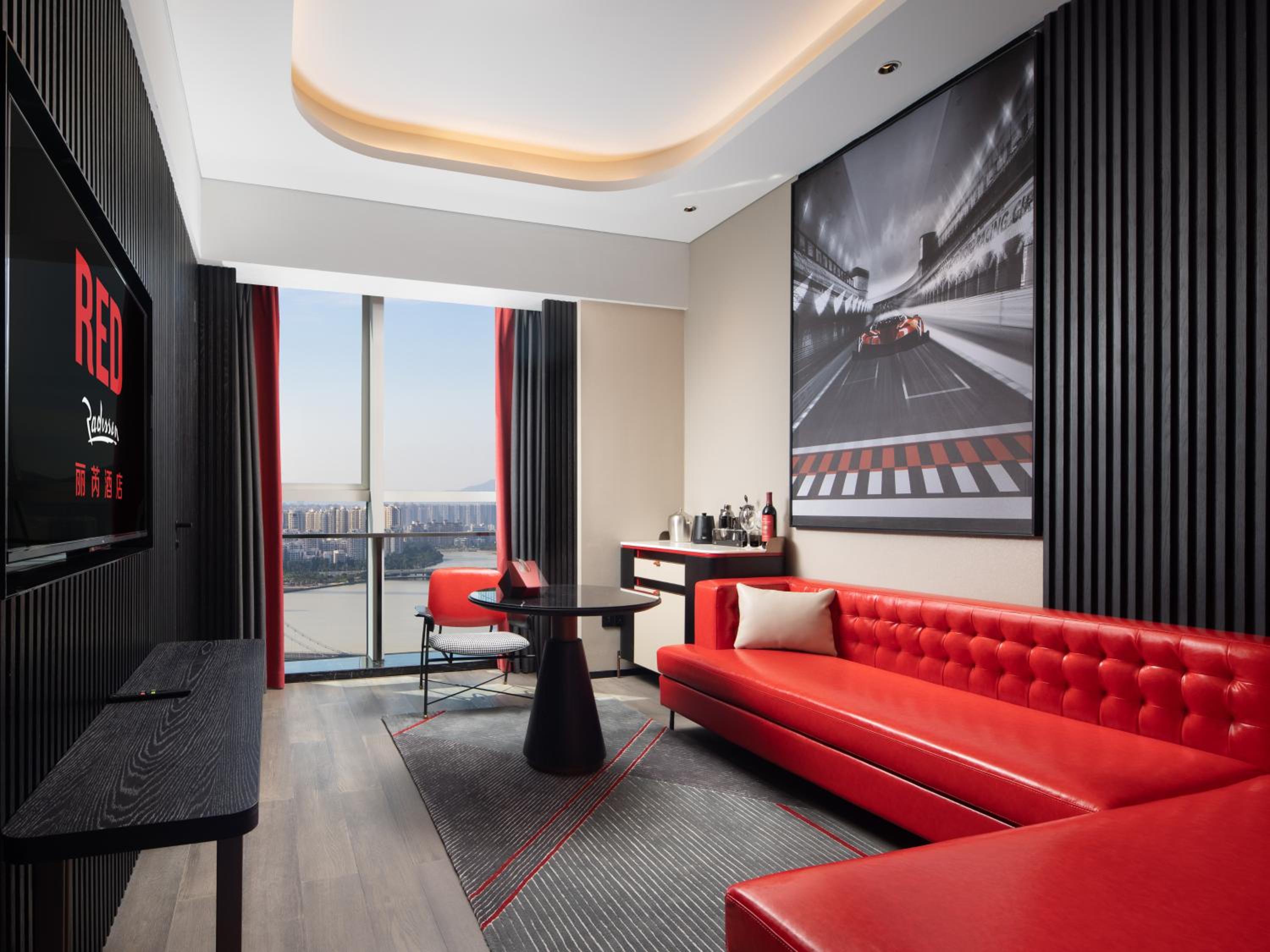Executive Suite - Photo 2