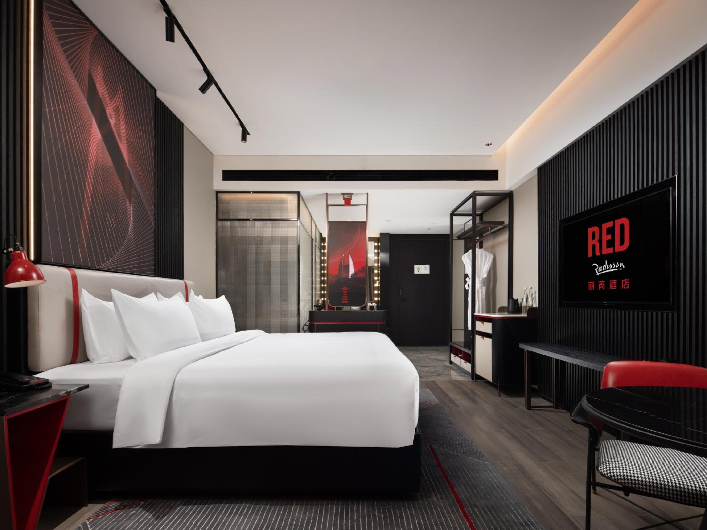Deluxe Queen Room - Photo 1