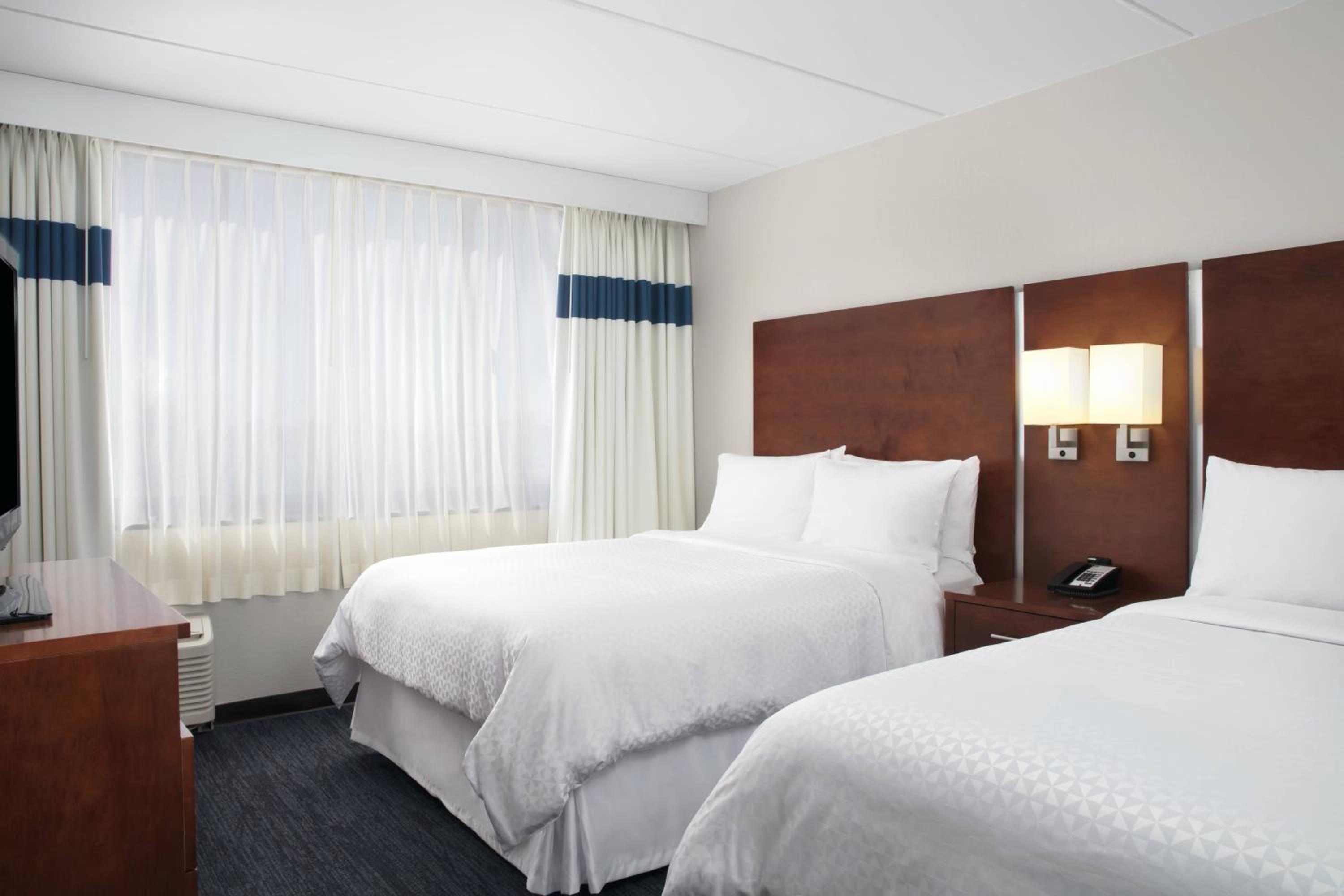 Queen Suite - Photo 1