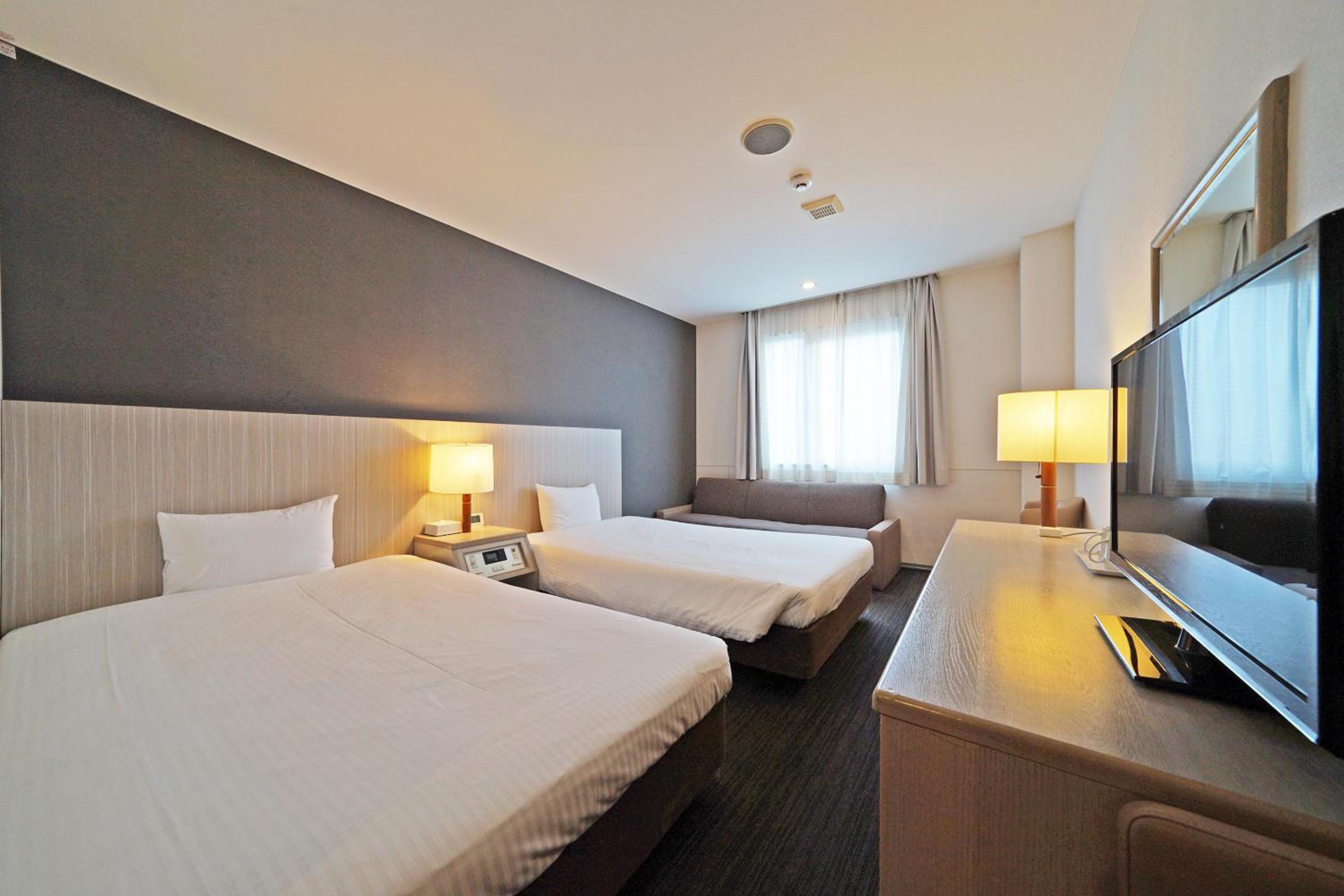 Superior Triple Room - Smoking photo 3