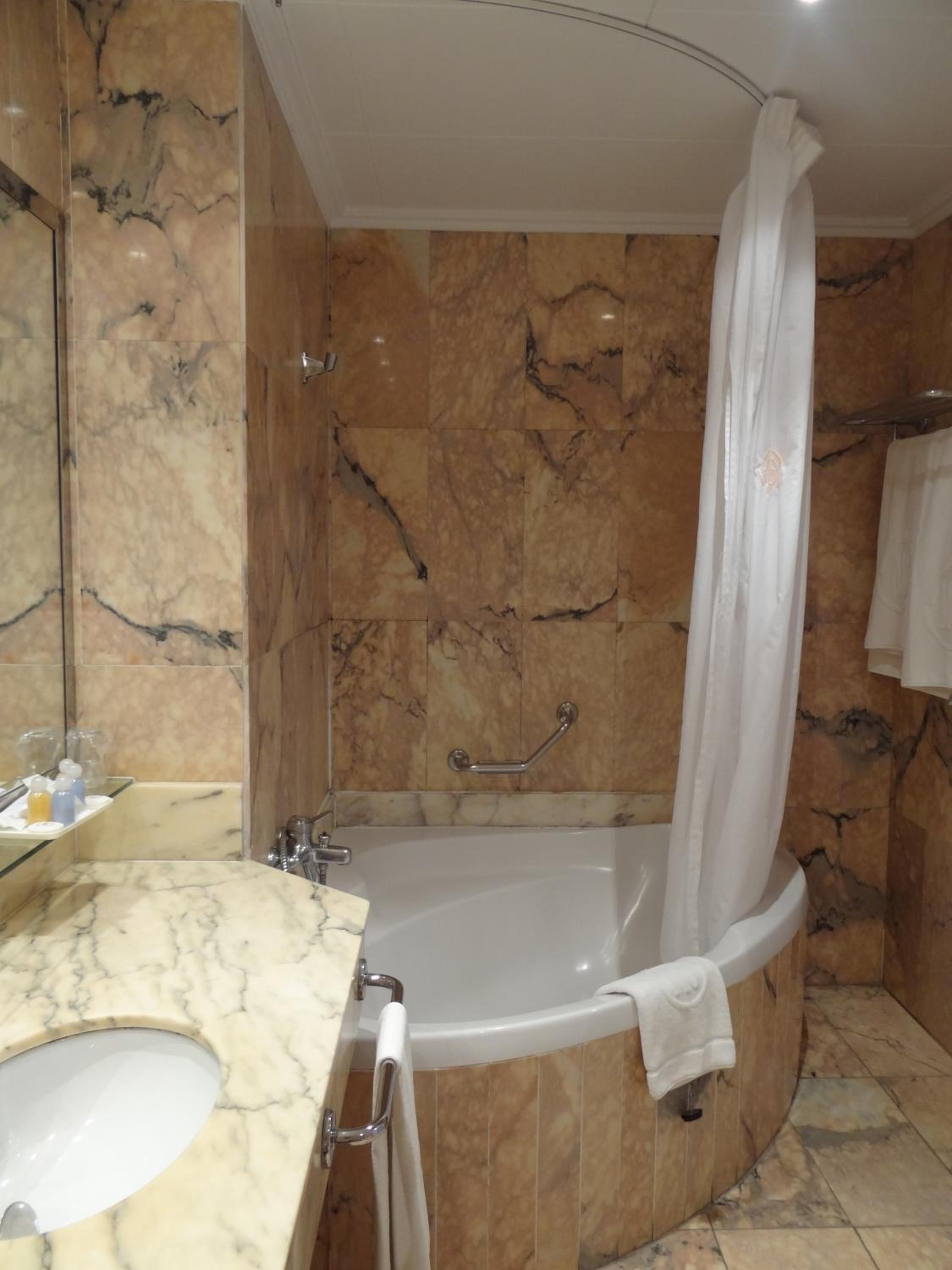 Double Room - Photo 4