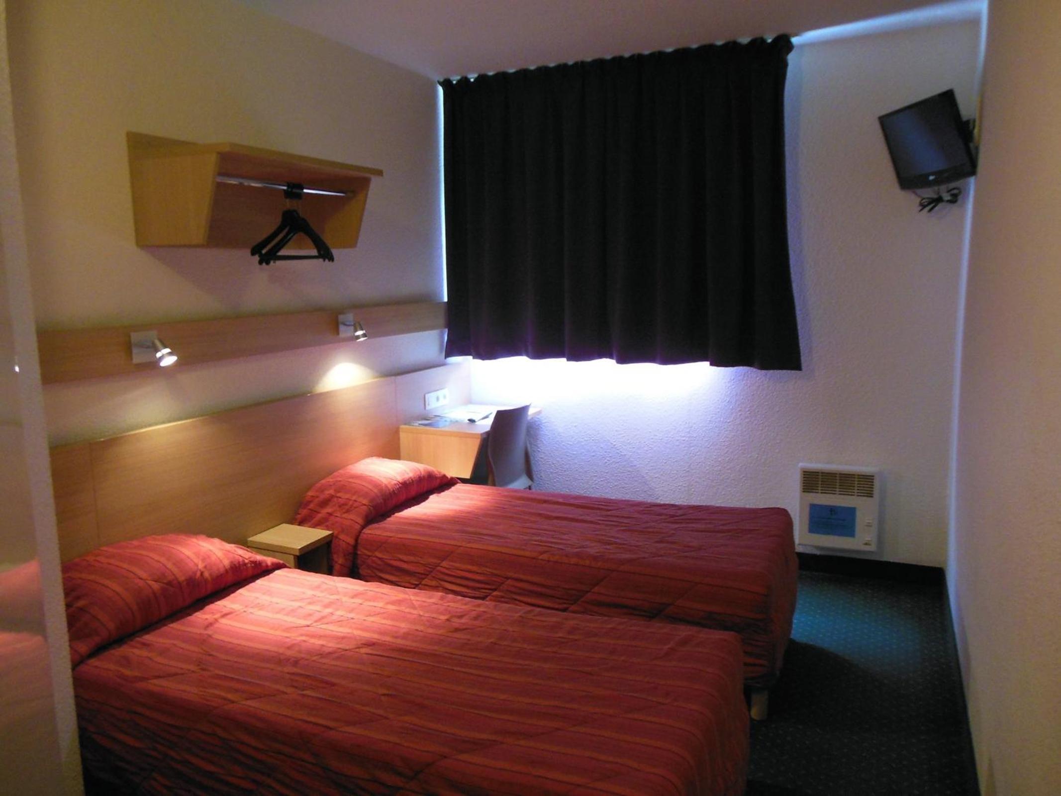 Twin Room - Photo 3