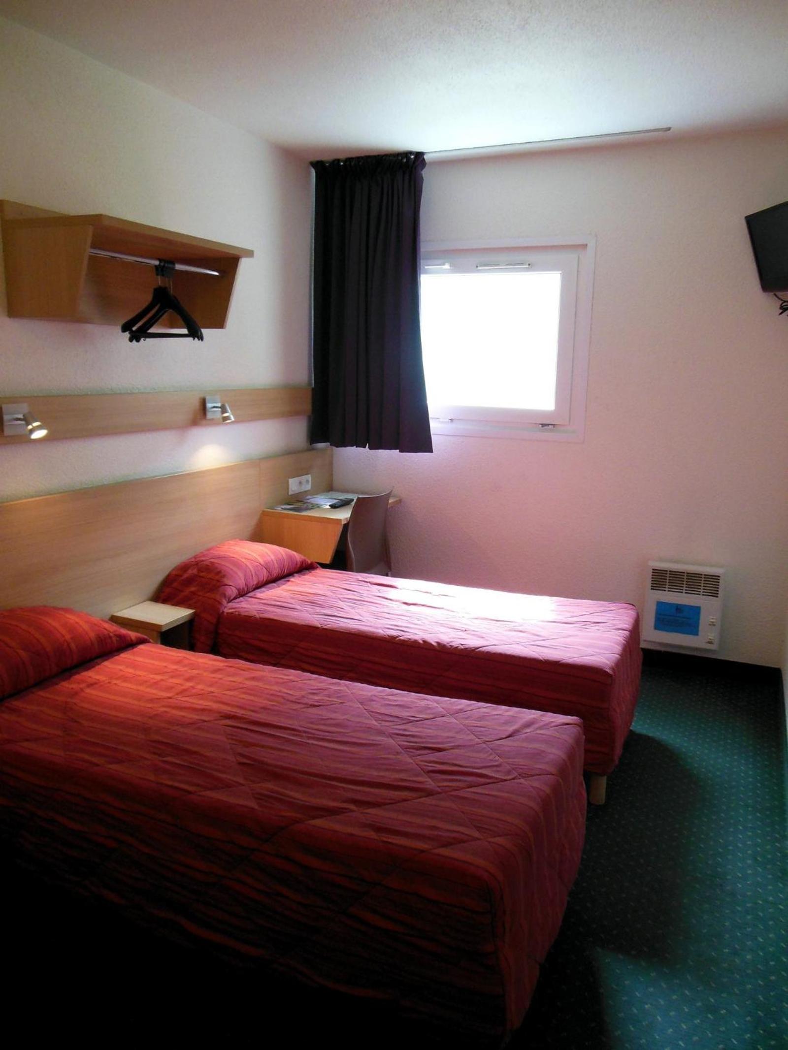 Twin Room - Photo 5