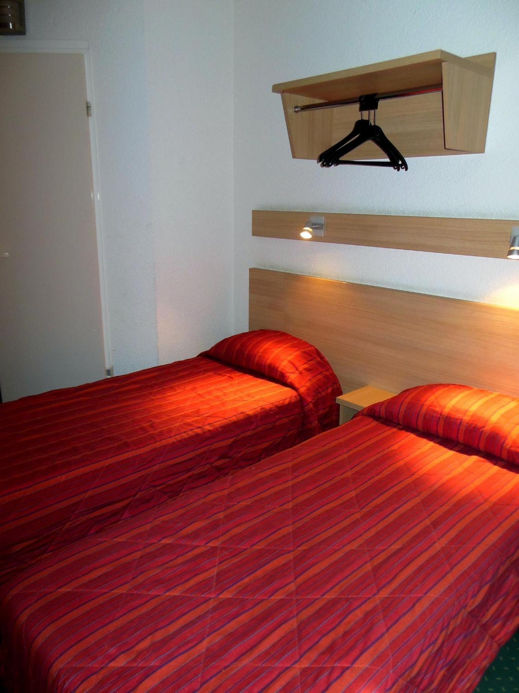 Twin Room - Photo 1