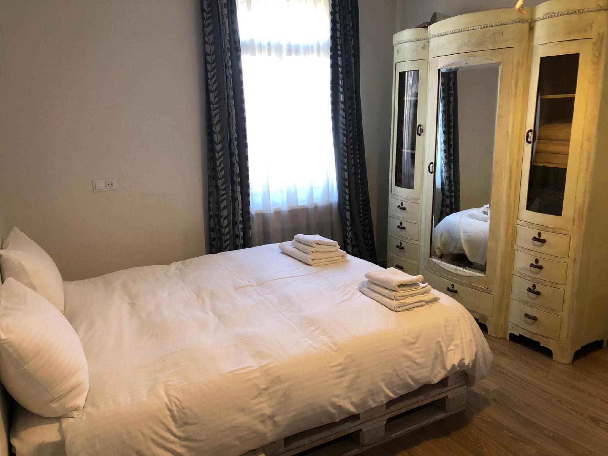 Basic Triple Room With Shared Bathroom photo 1