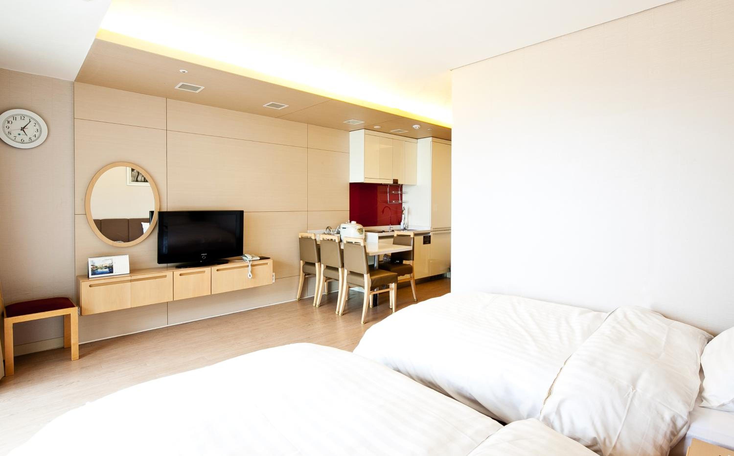 Resort Family - Bed Type Randomly Assigned (With Kitchenette)