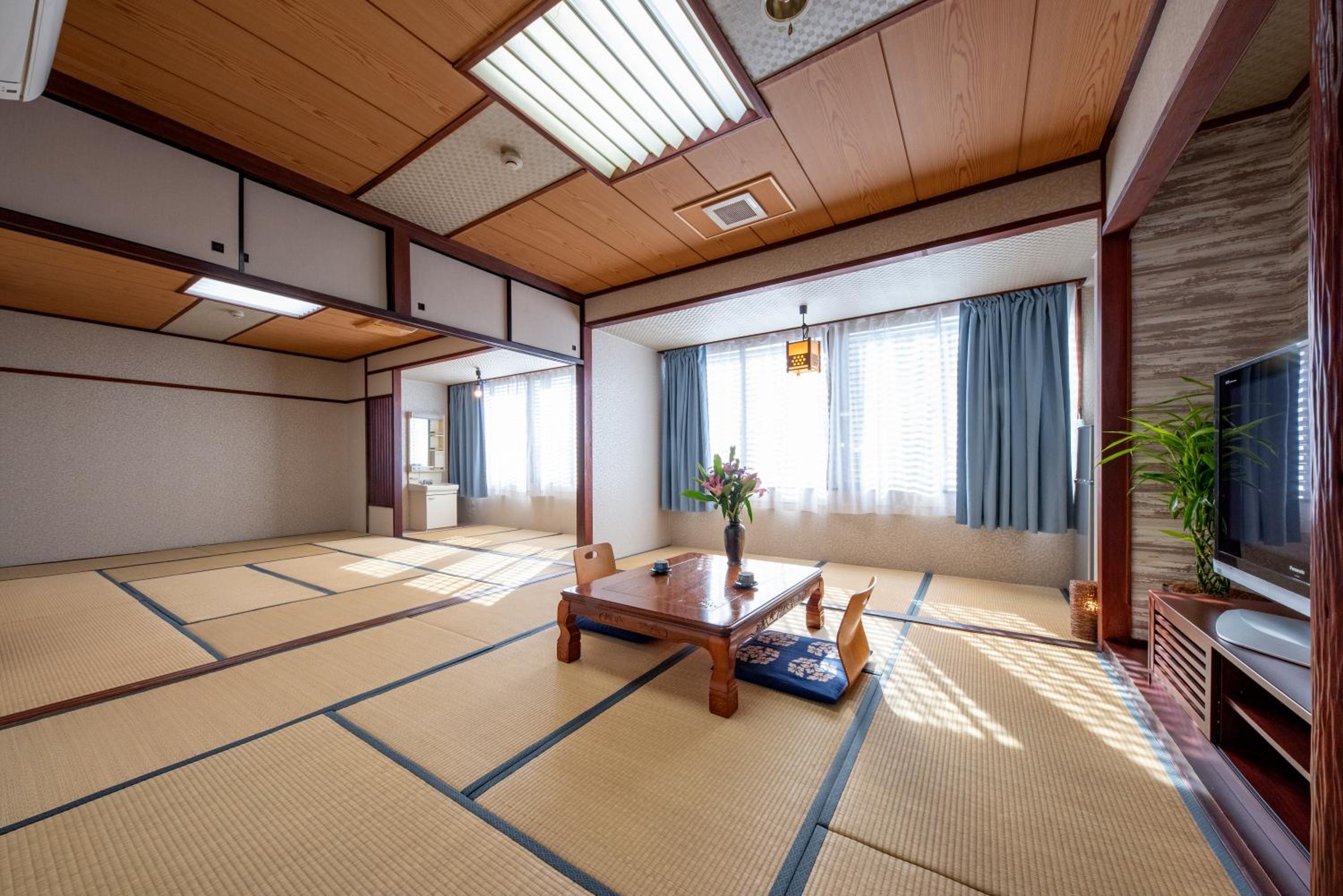 Deluxe Japanese-Style Room - Photo 12