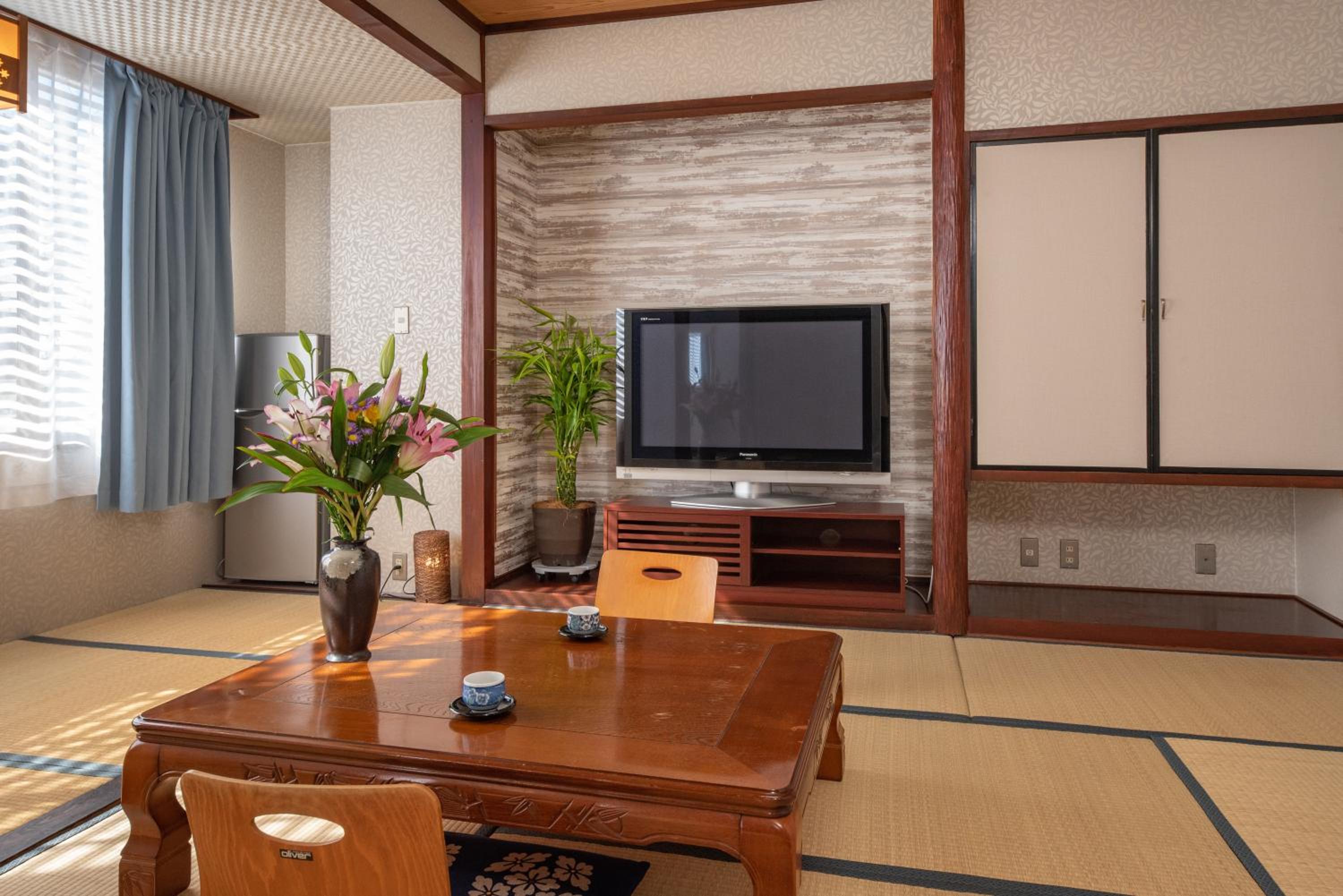 Deluxe Japanese-Style Room - Photo 11