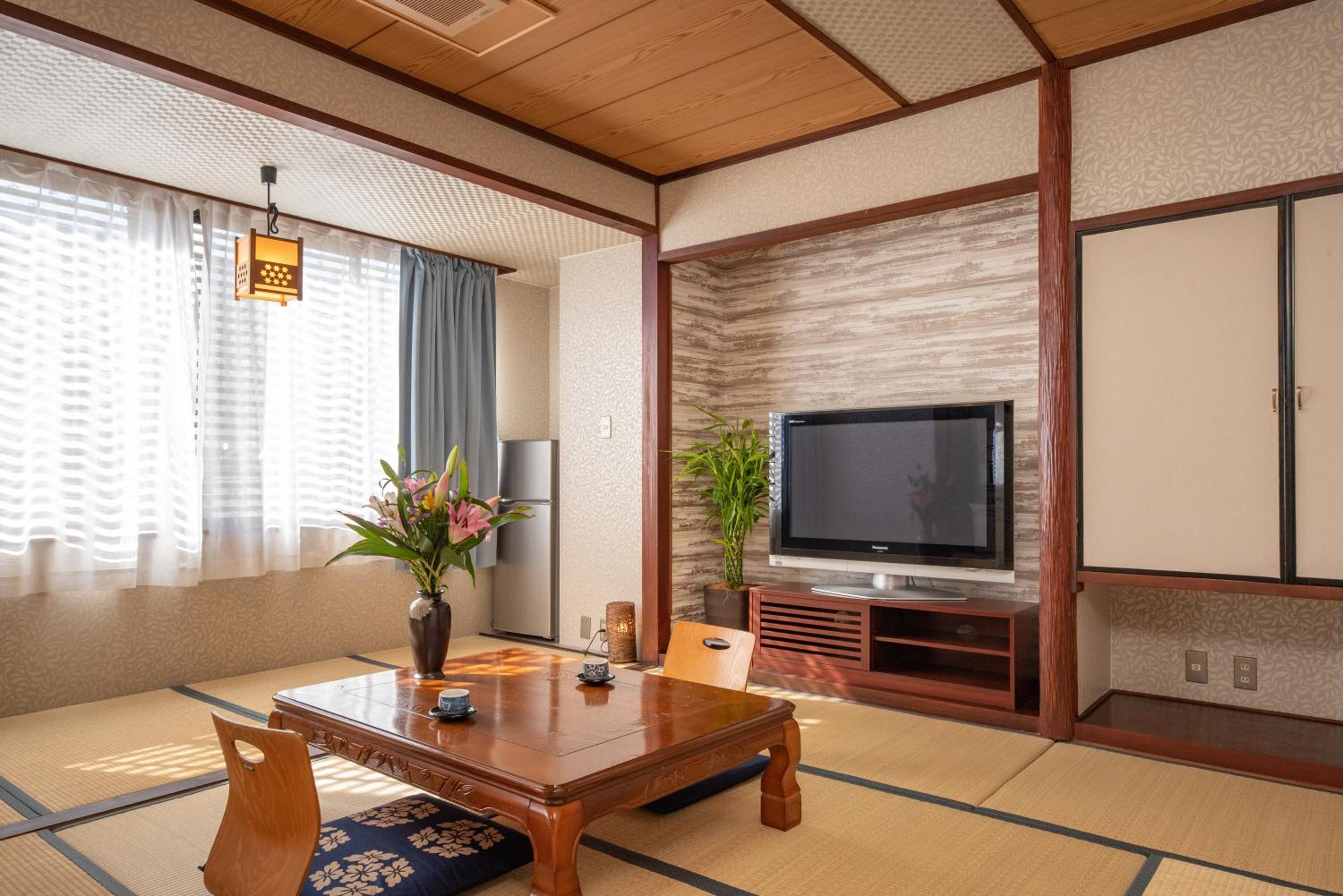 Deluxe Japanese-Style Room - Photo 10
