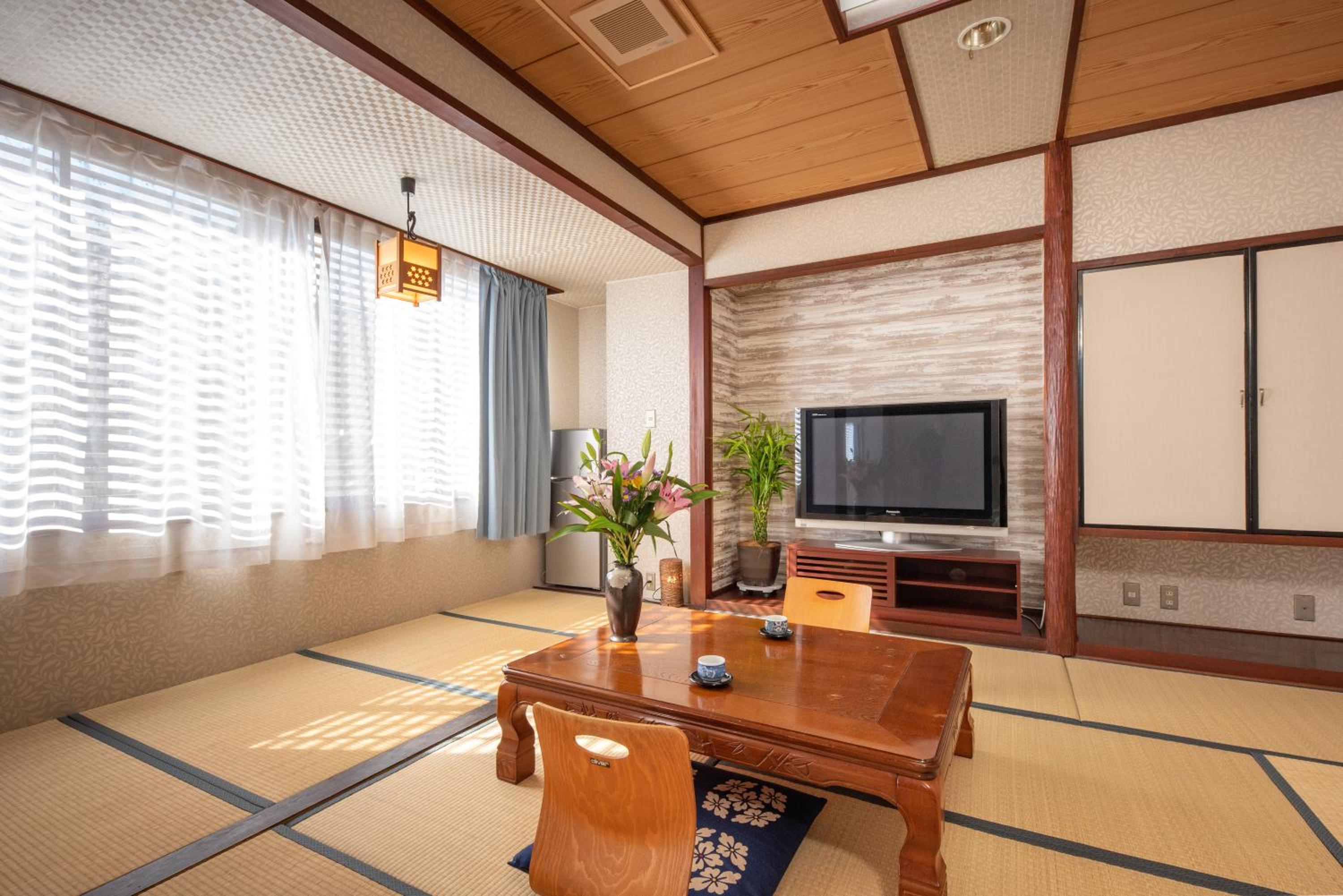 Deluxe Japanese-Style Room - Photo 8
