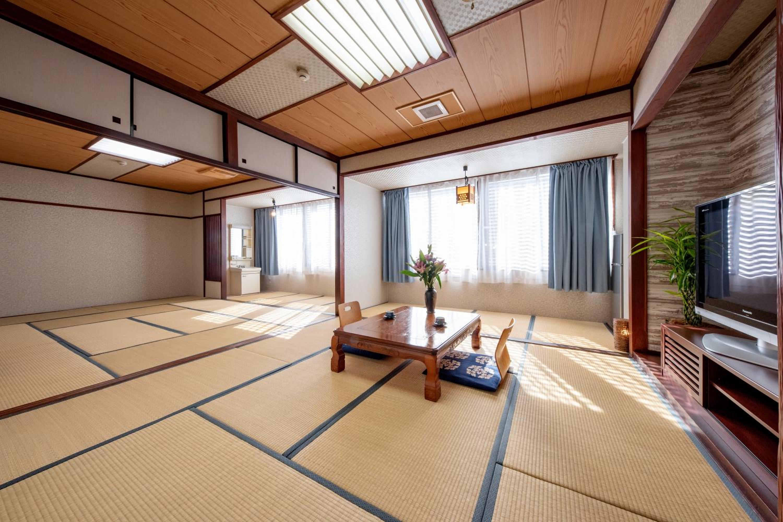 Deluxe Japanese-Style Room - Photo 7