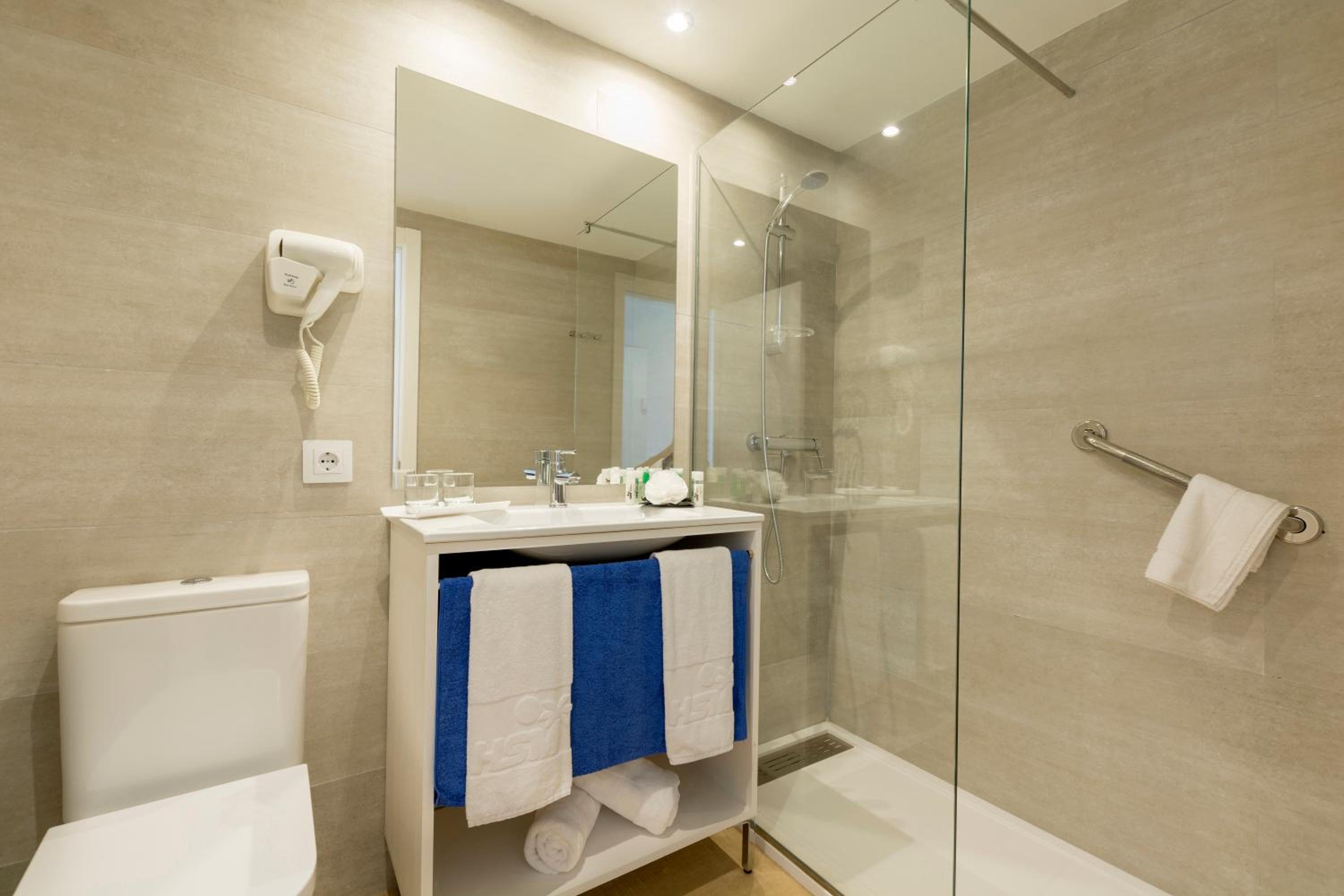 Double or Twin Room photo 3