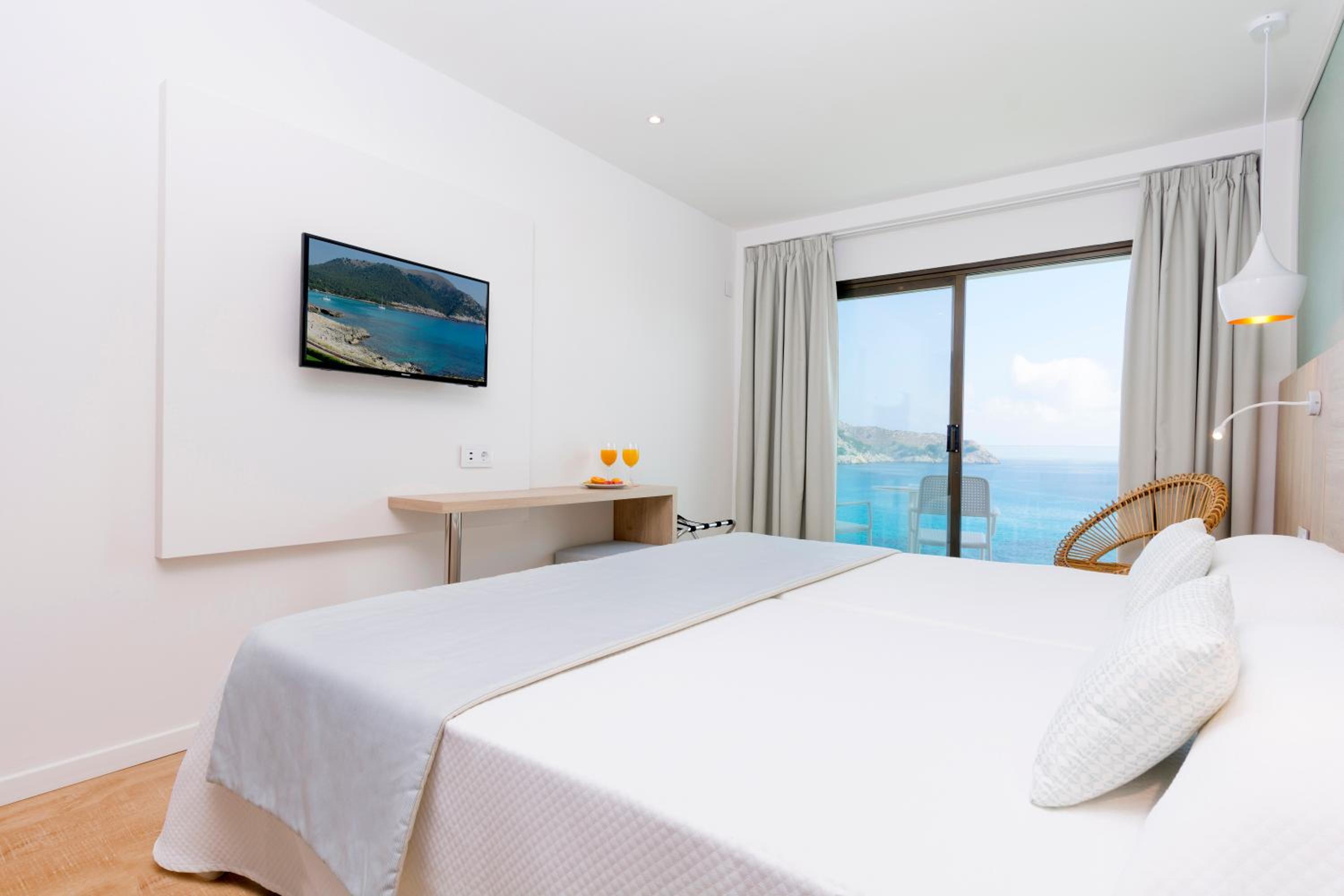 Double Room with Balcony and Sea View photo 2