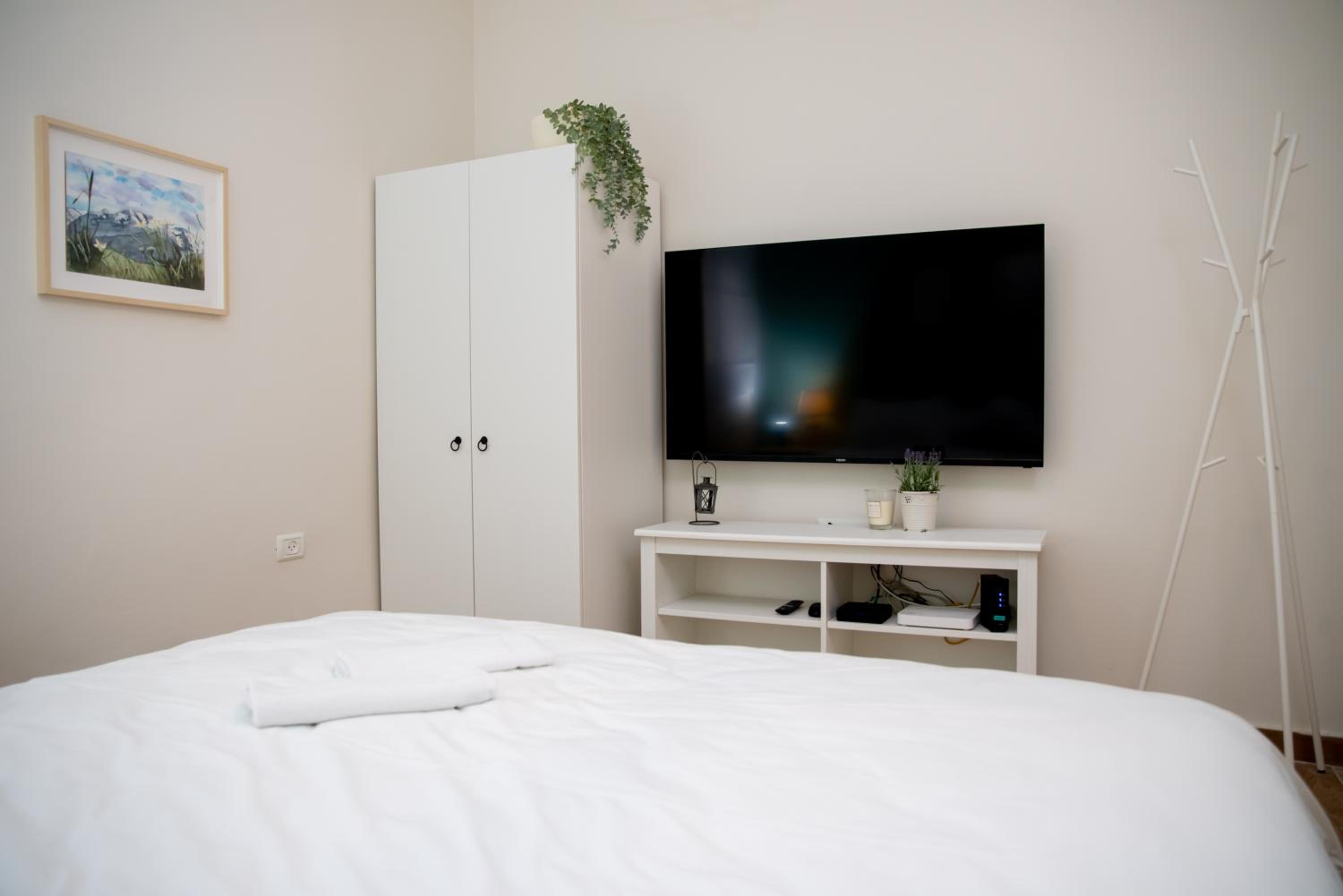 One-Bedroom House - Photo 12