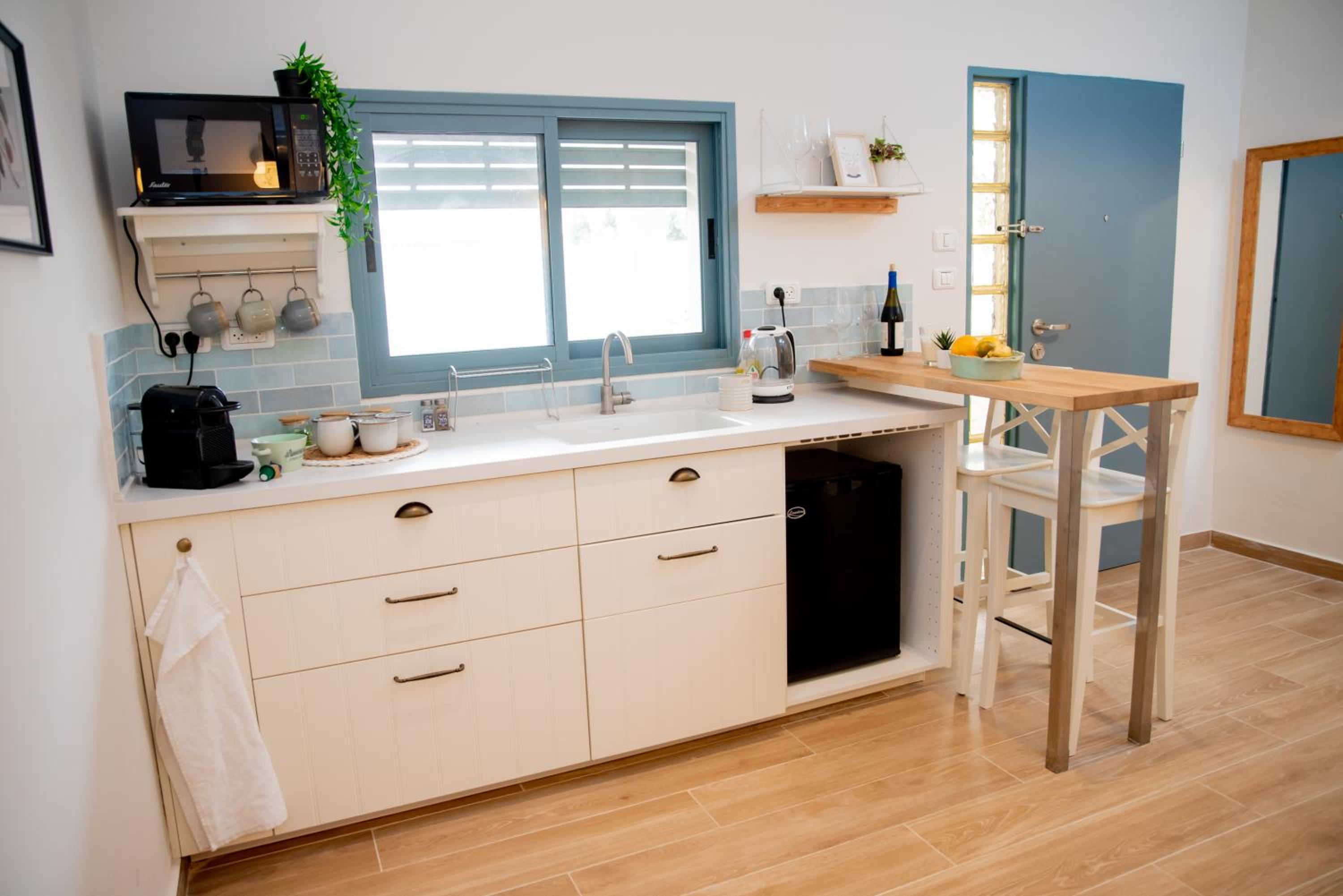 One-Bedroom House - Photo 22