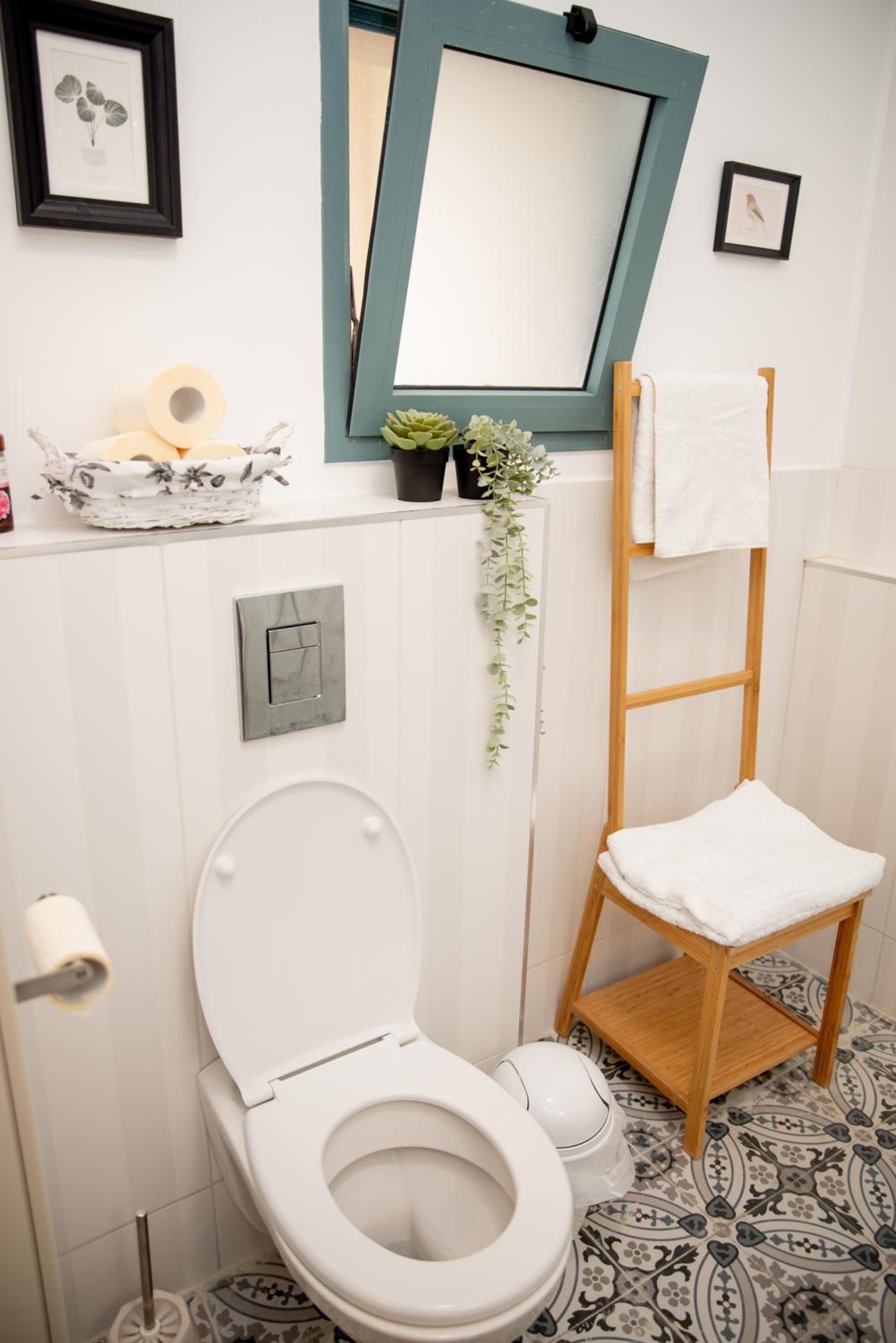 One-Bedroom House - Photo 23