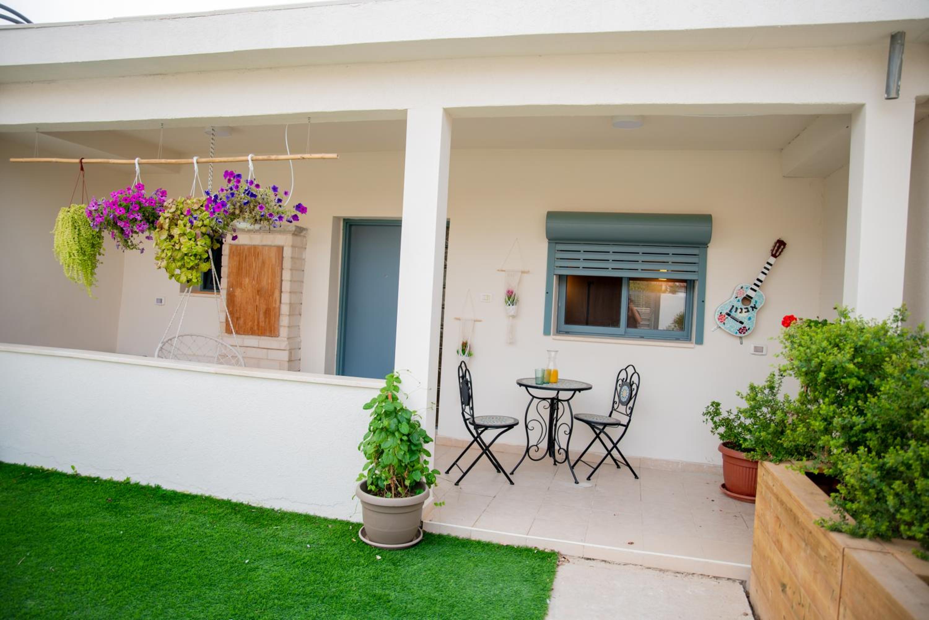 One-Bedroom House - Photo 27
