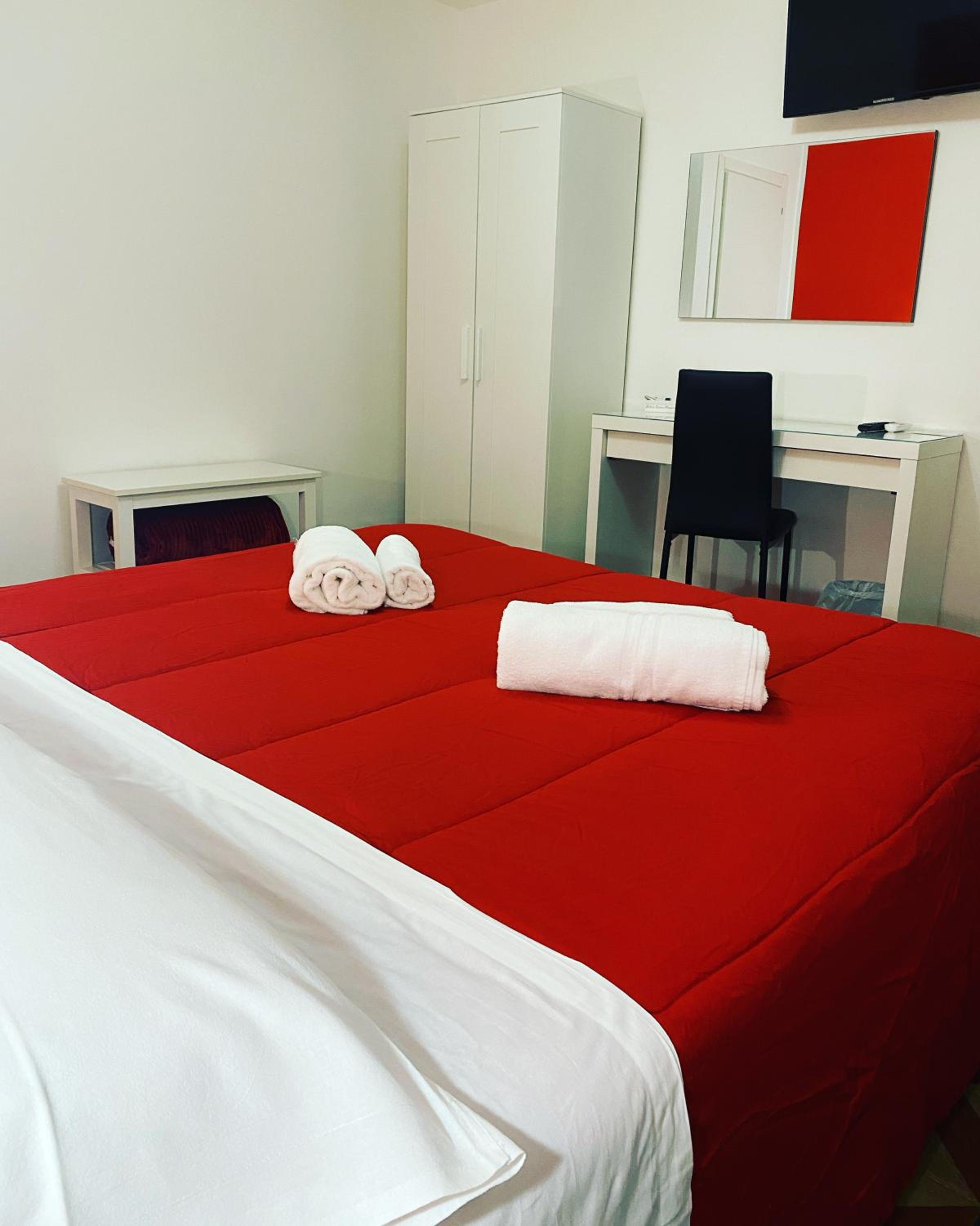 Double Room with Private Bathroom - Photo 7