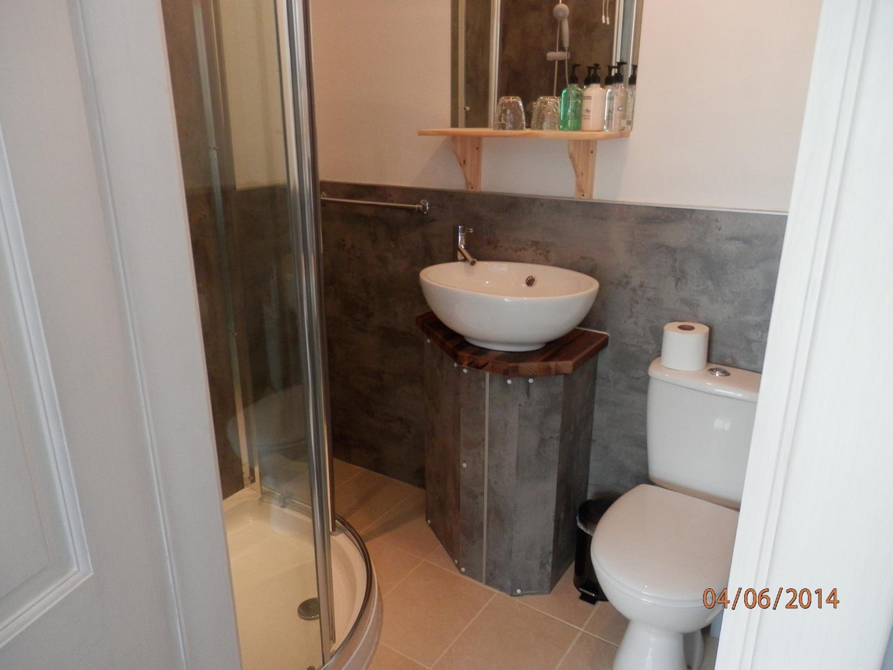Double Room with Private Bathroom - Photo 6