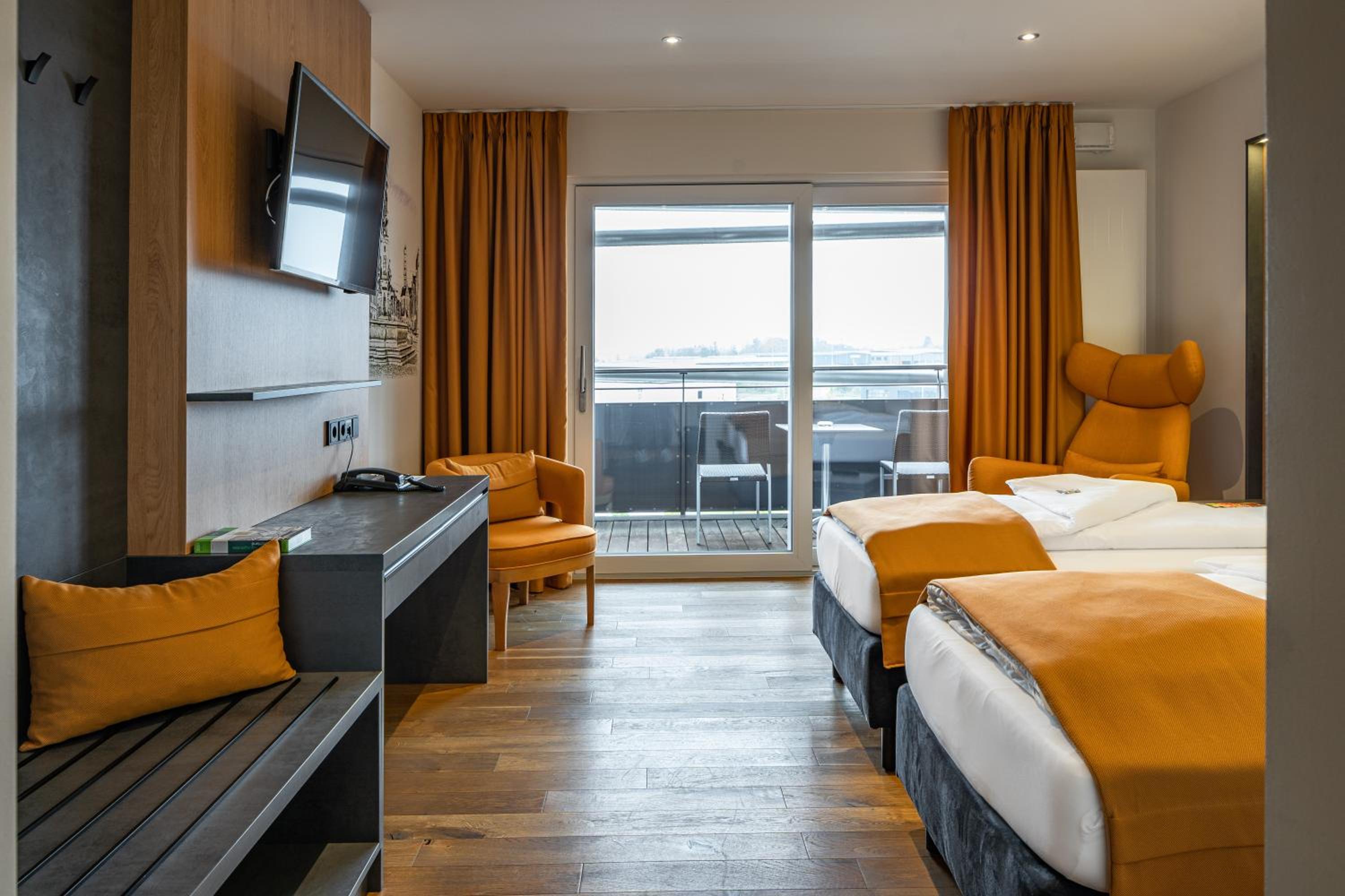 Standard Twin Room - Photo 2