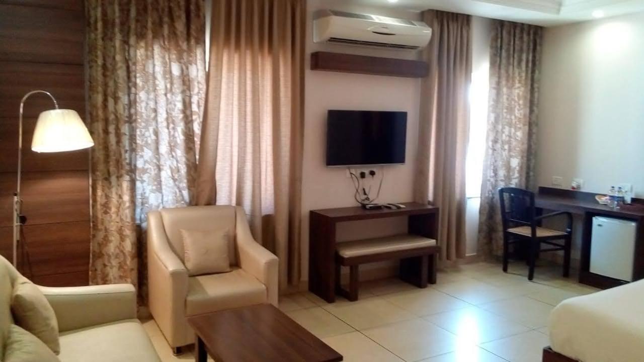 Deluxe Suite