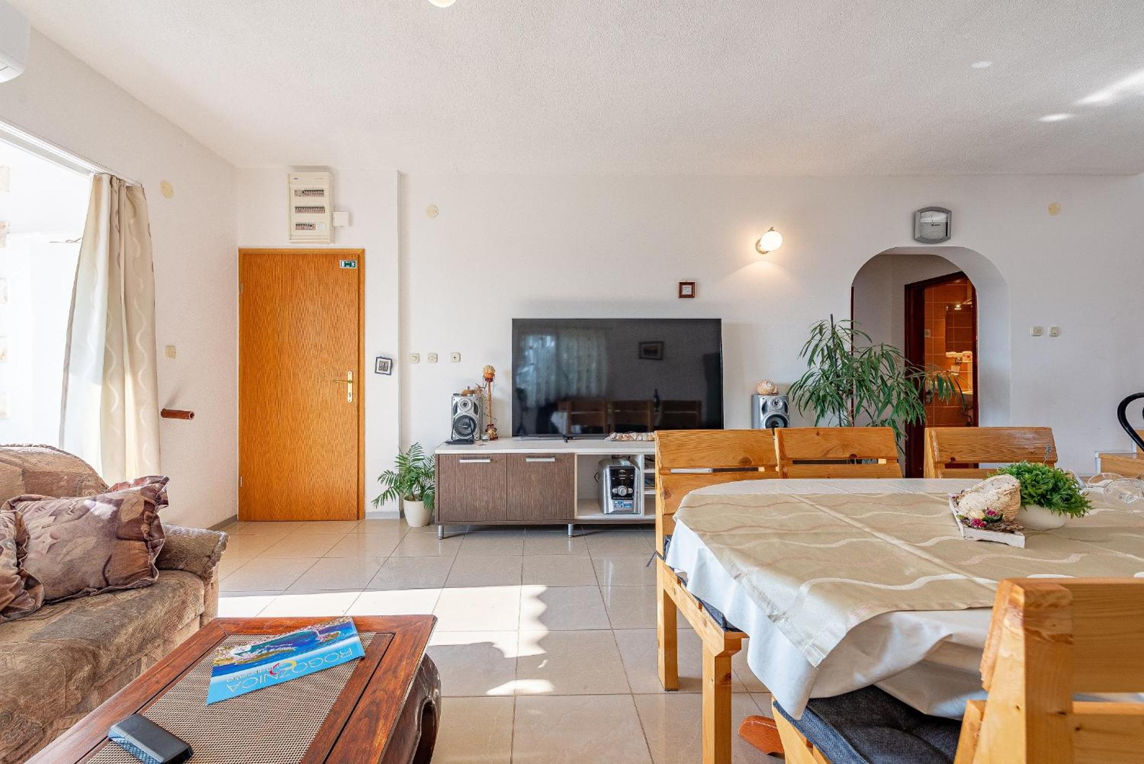 Three-Bedroom Duplex Apartment photo 2