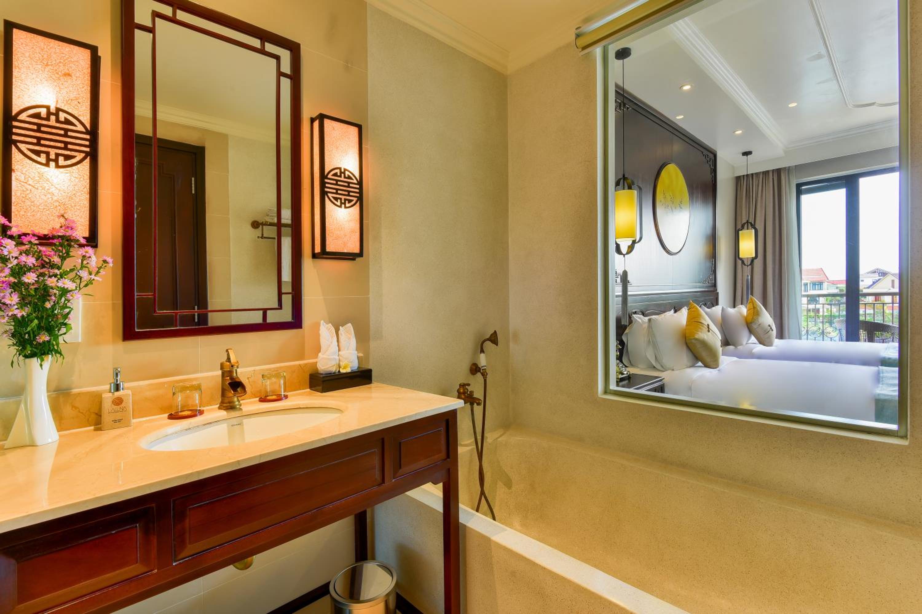 Super Deluxe Twin Room with Balcony and River View photo 3