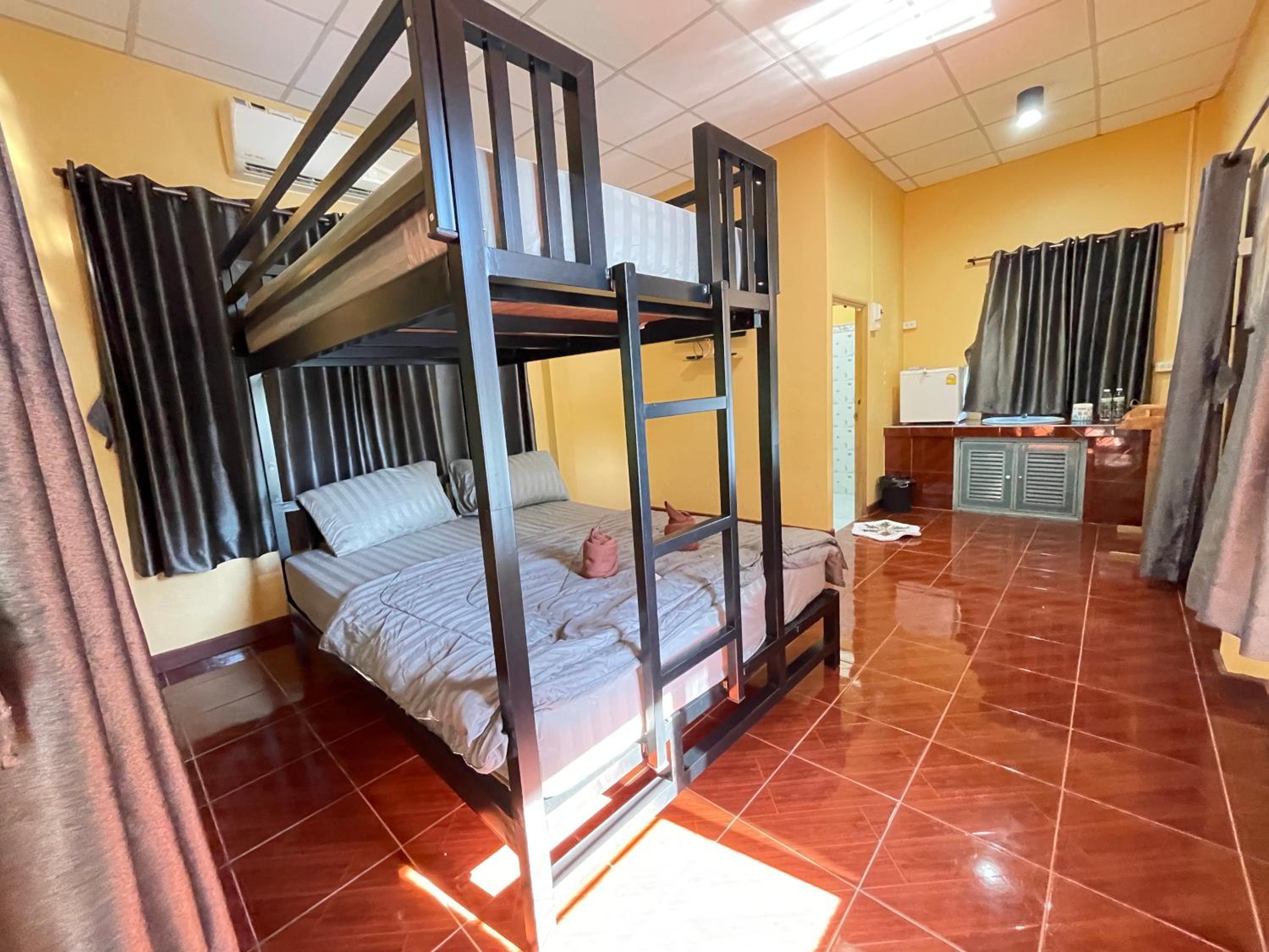 One-Bedroom House - Photo 13