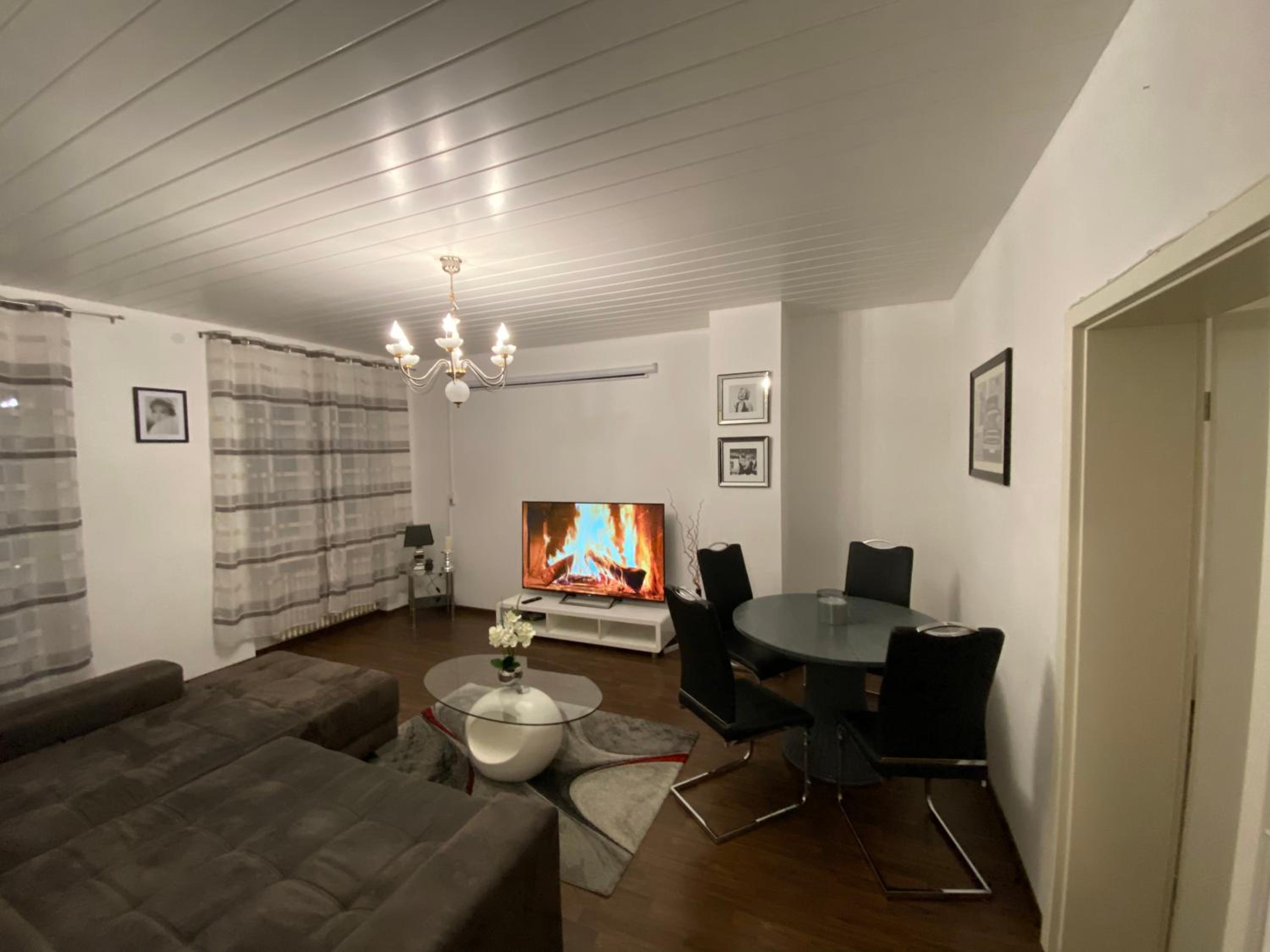 Modern Three-Bedroom Apartment photo 1