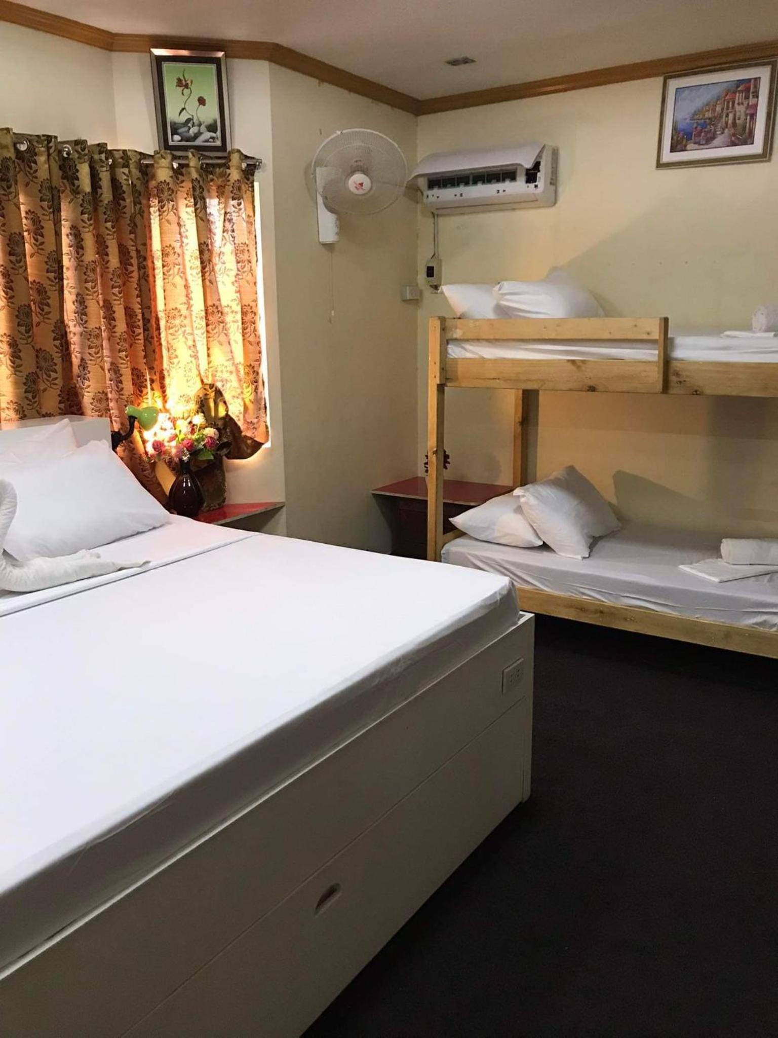 Deluxe Family Suite - Photo 3