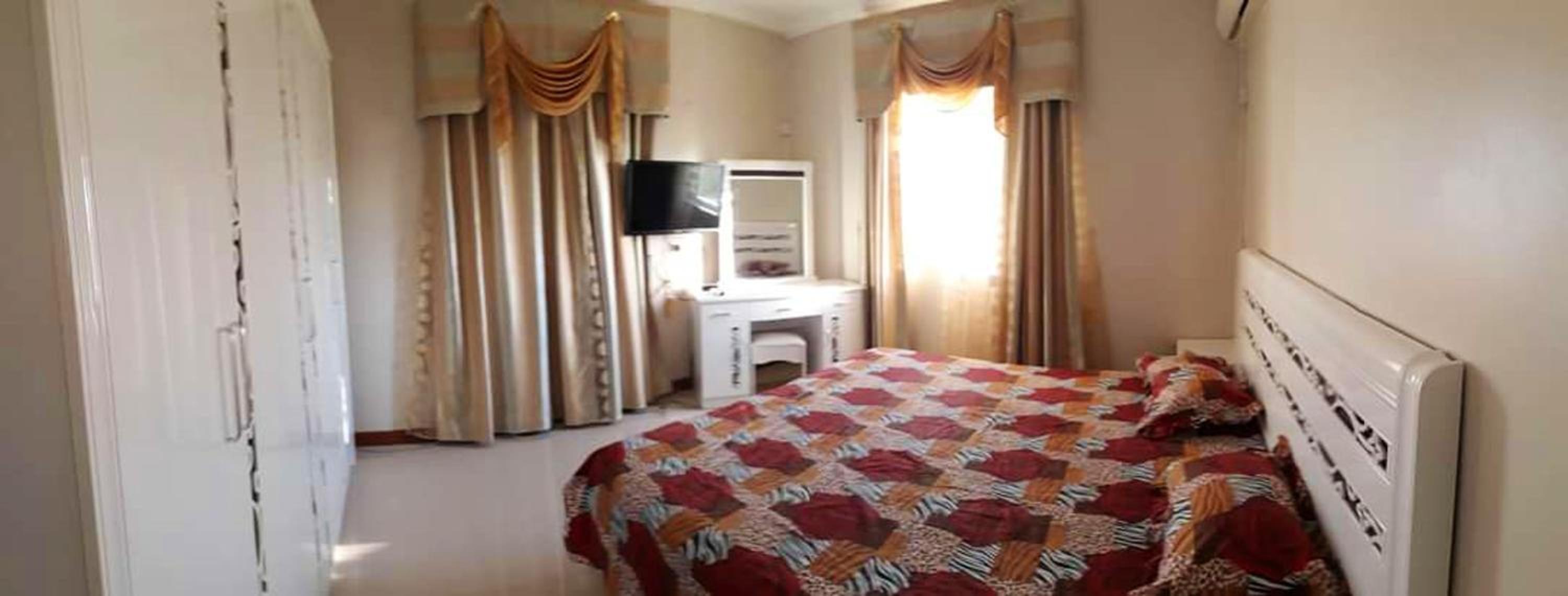 Five-Bedroom Villa photo 2