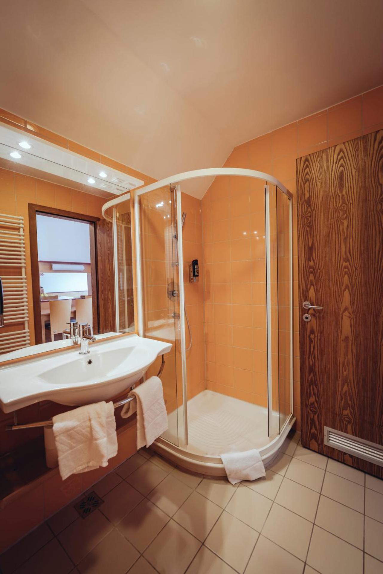 Twin Room - Photo 4