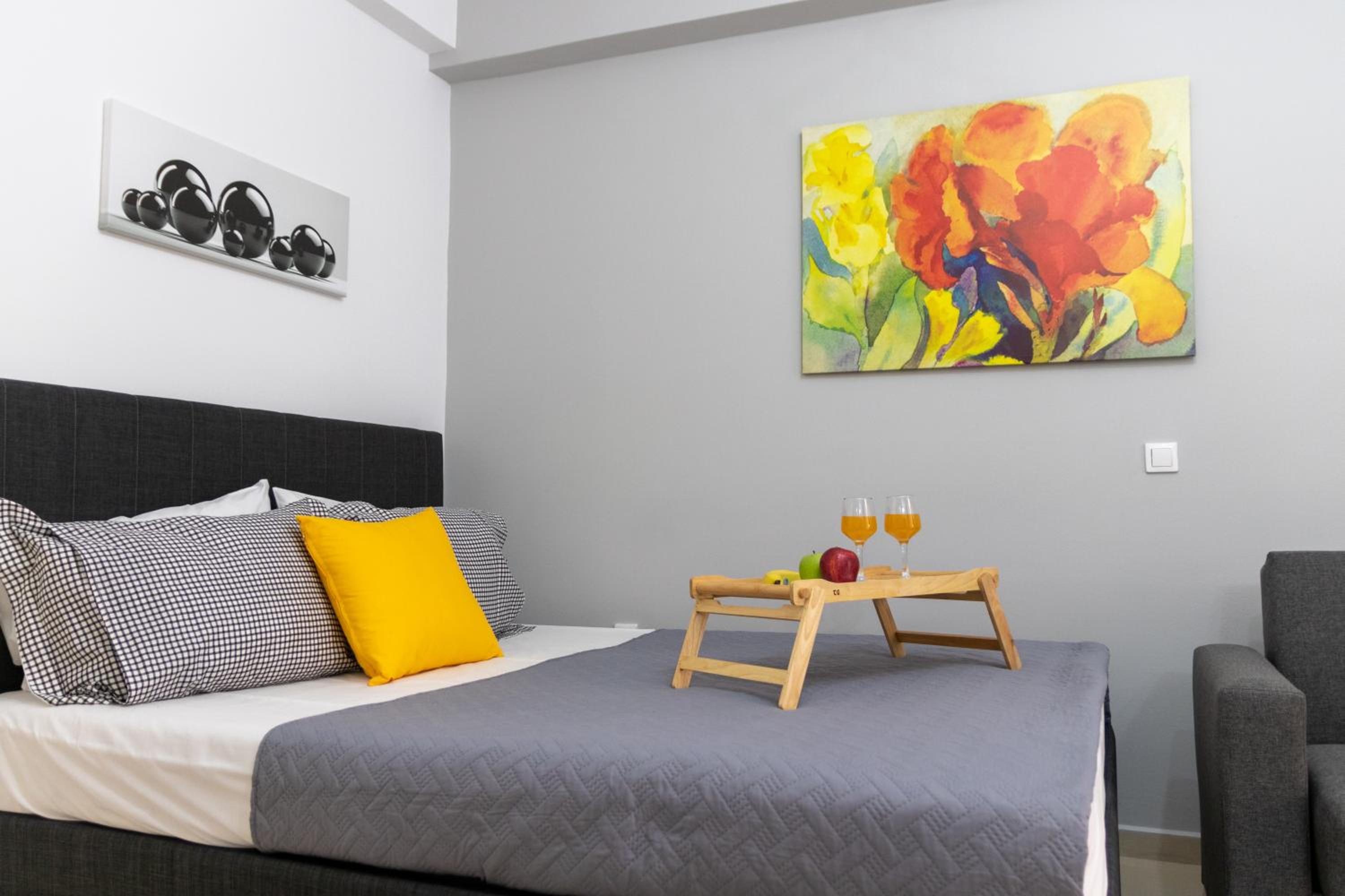 One-Bedroom Apartment - Photo 7