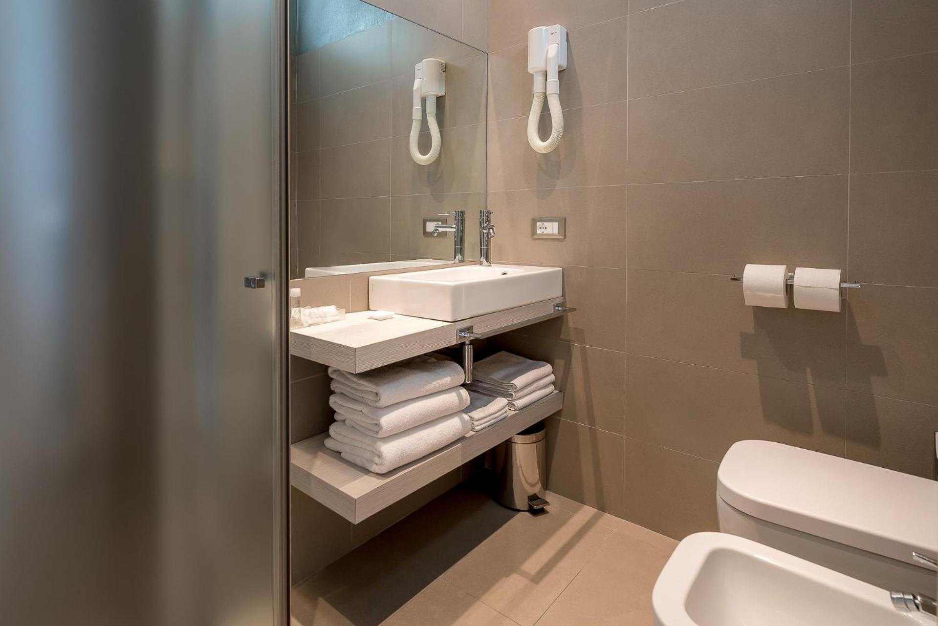 Standard Triple Room - Photo 4