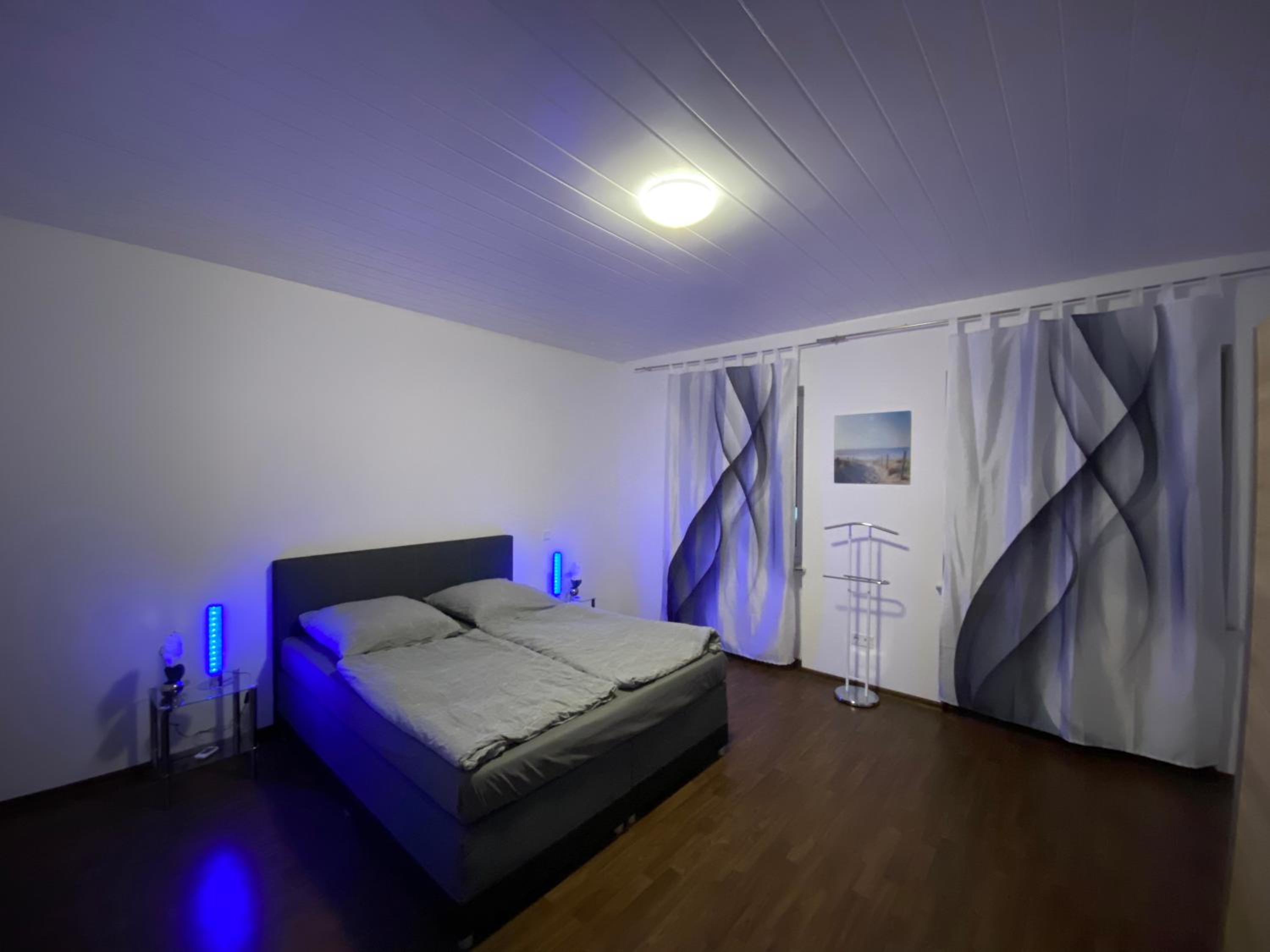 Modern Three-Bedroom Apartment photo 2