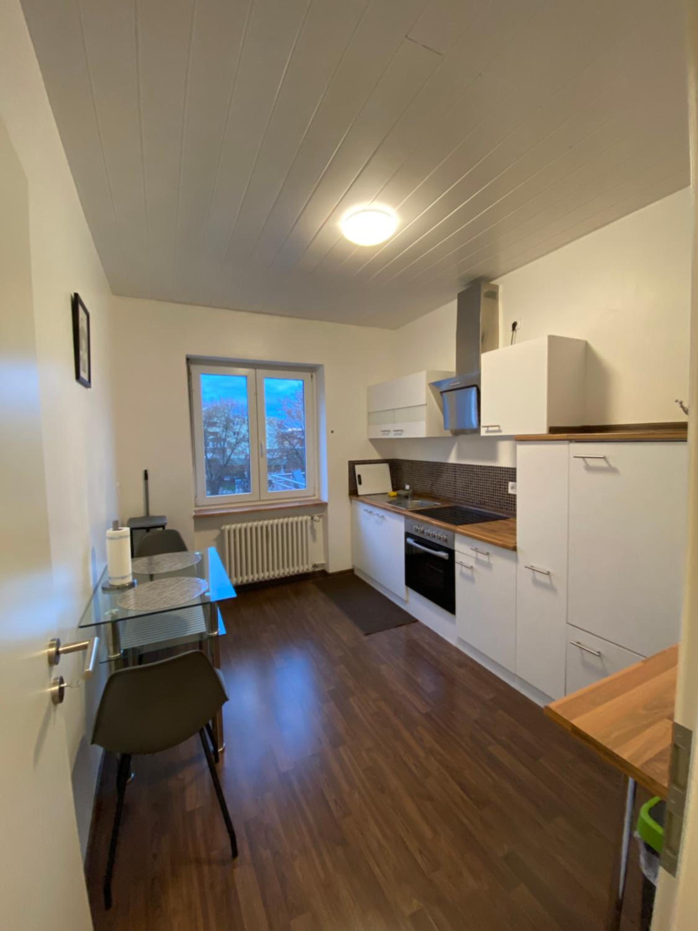 Modern Three-Bedroom Apartment photo 2