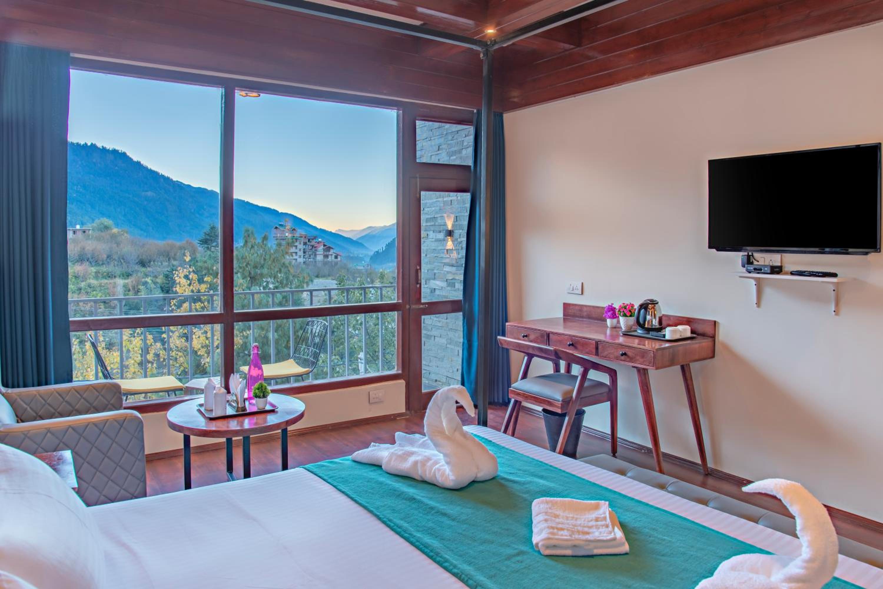Deluxe Double Room with Balcony photo 1