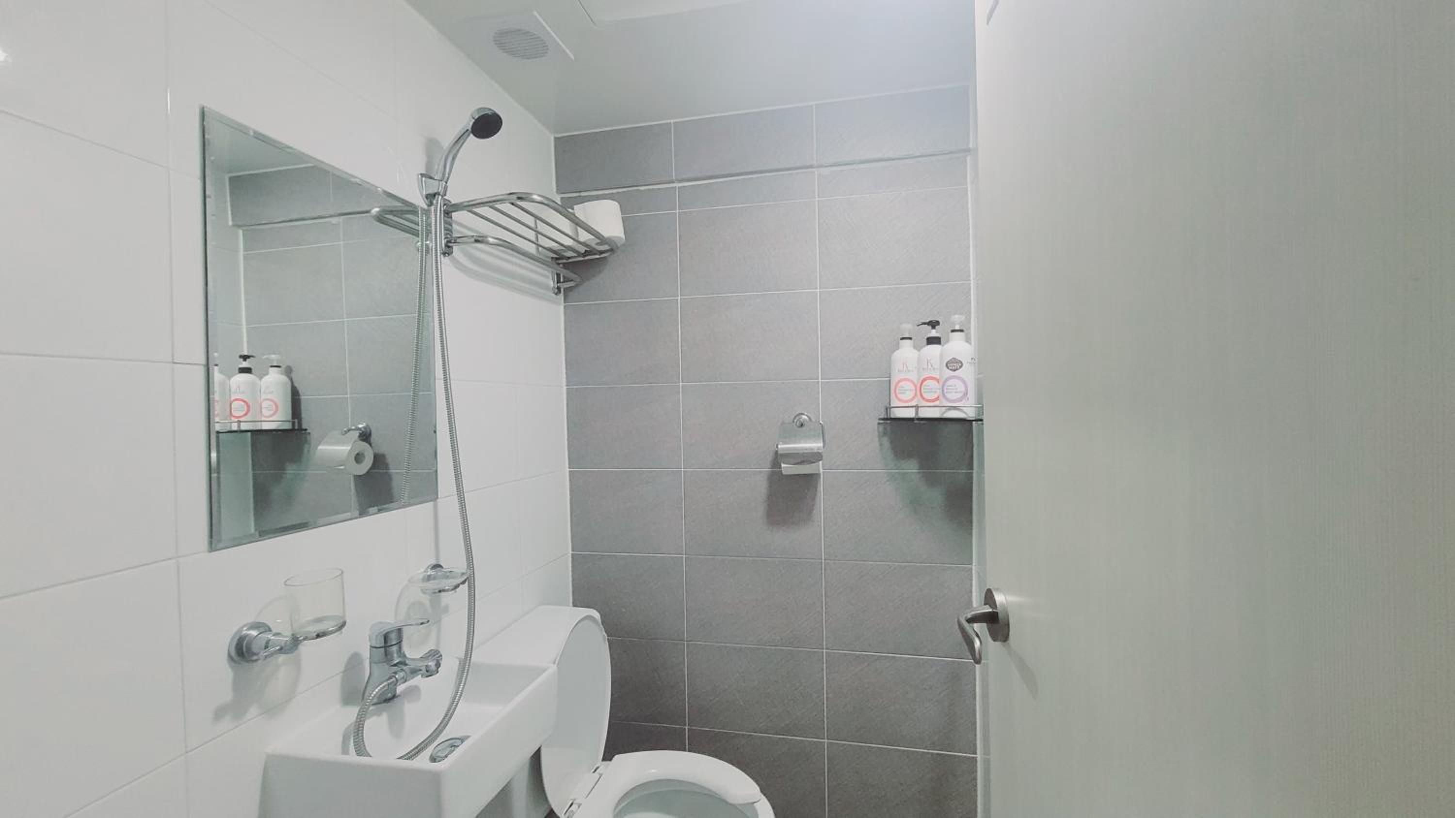 Double Room with Private Bathroom - Photo 4