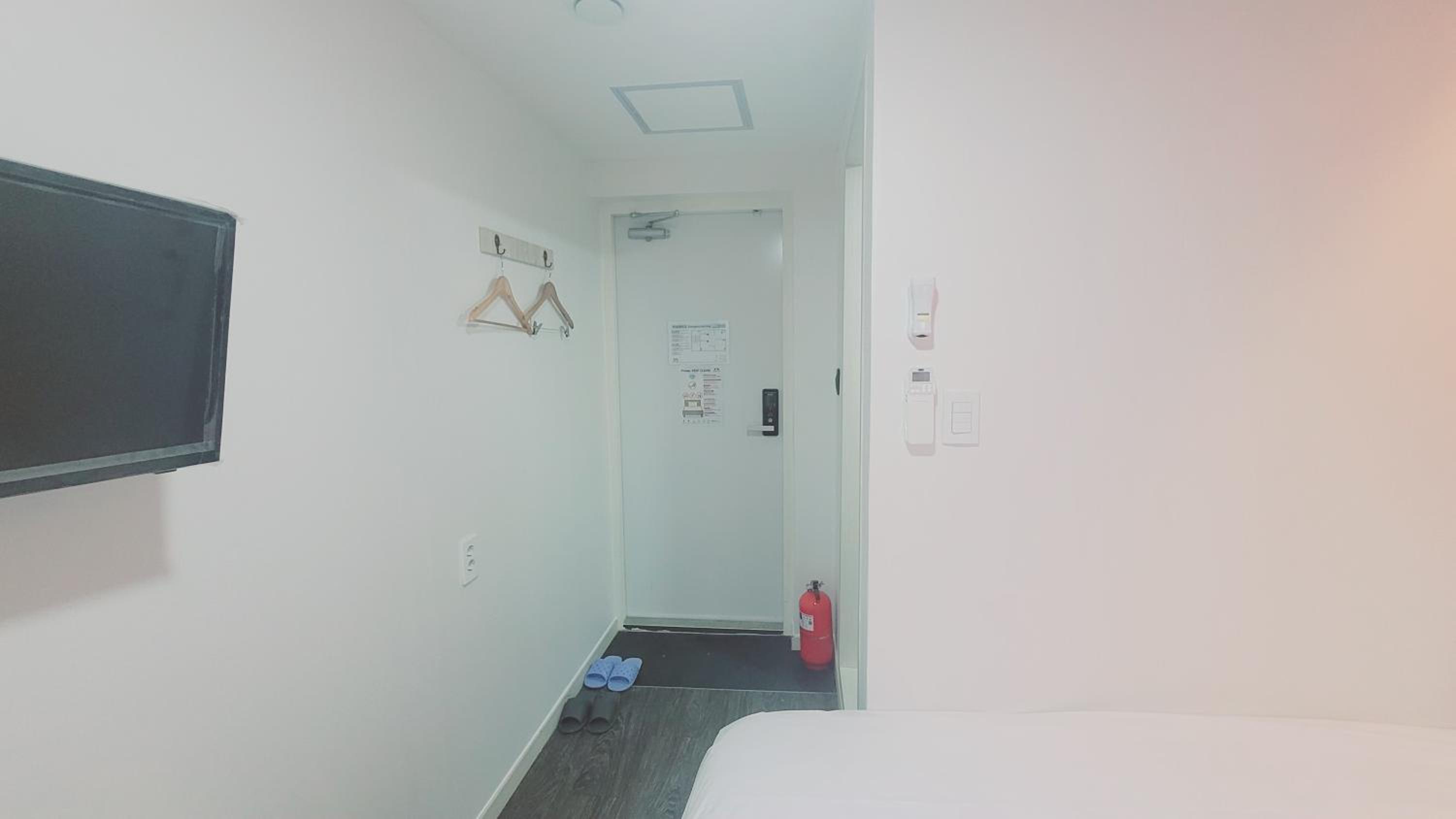 Double Room with Private Bathroom - Photo 3