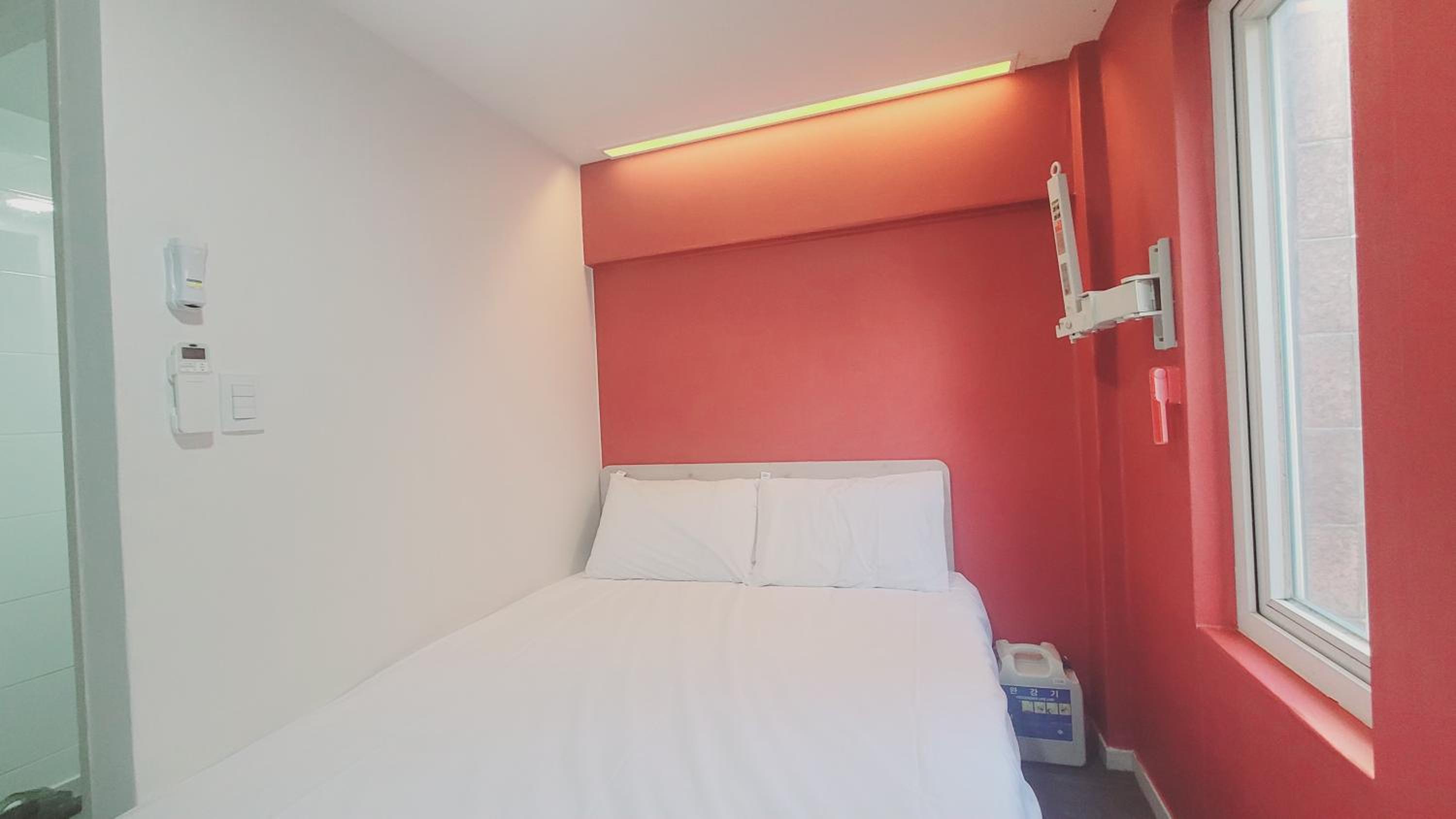 Double Room with Private Bathroom - Photo 2