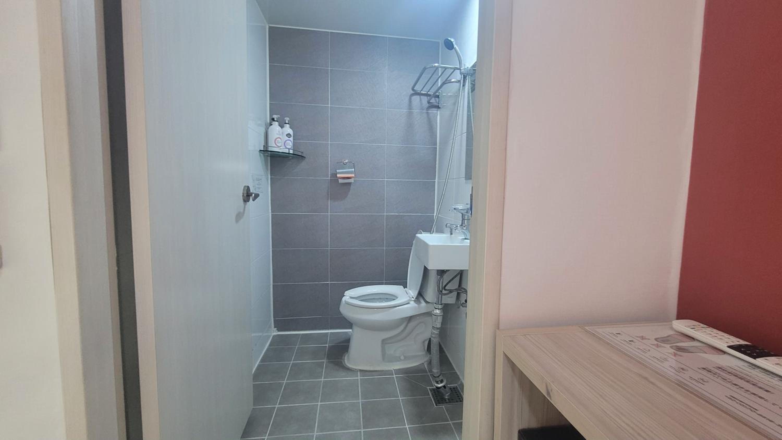 Double Room with Private Bathroom - Photo 8