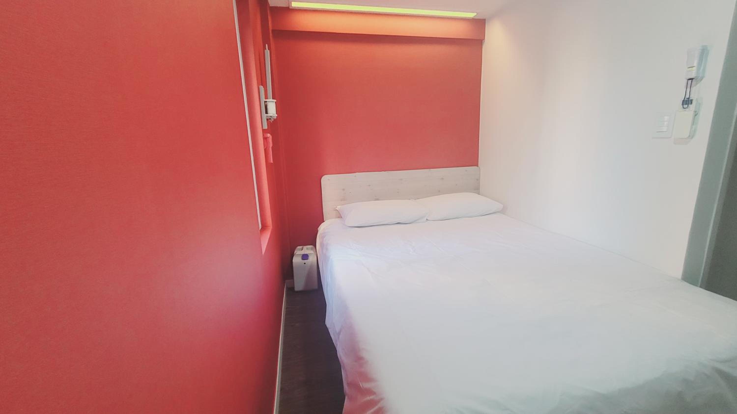 Double Room with Private Bathroom - Photo 10