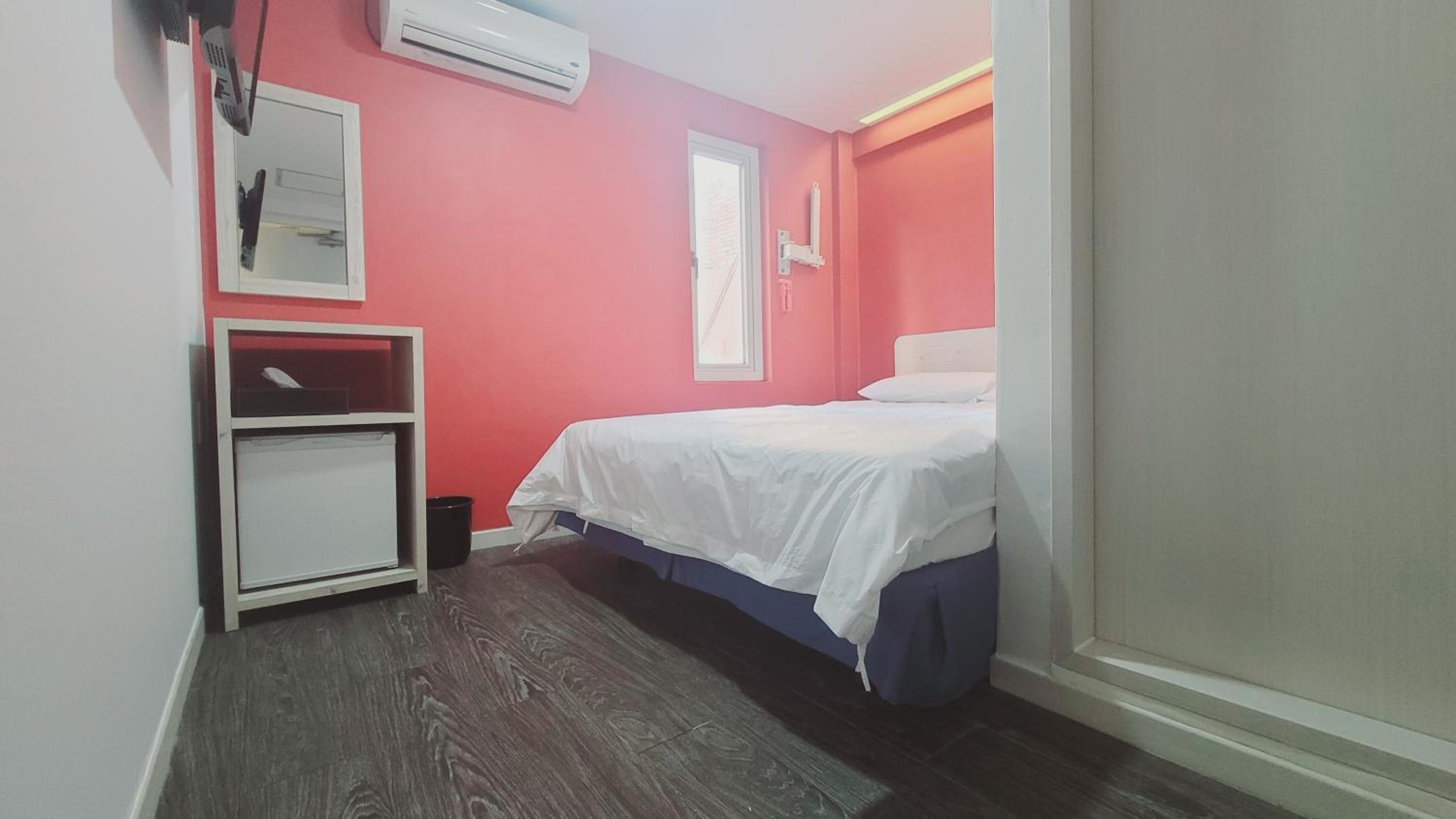 Double Room with Private Bathroom - Photo 7