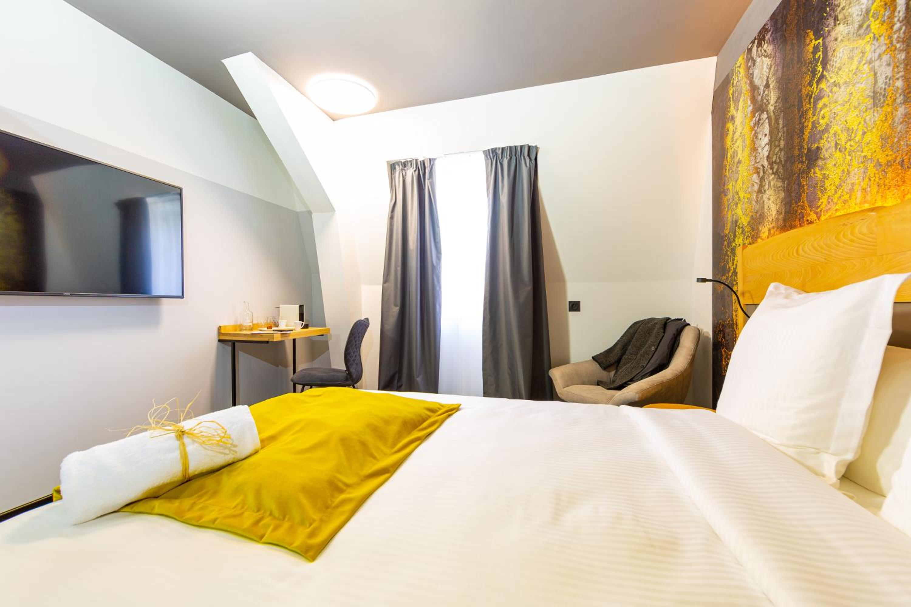Superior Room - Photo 7