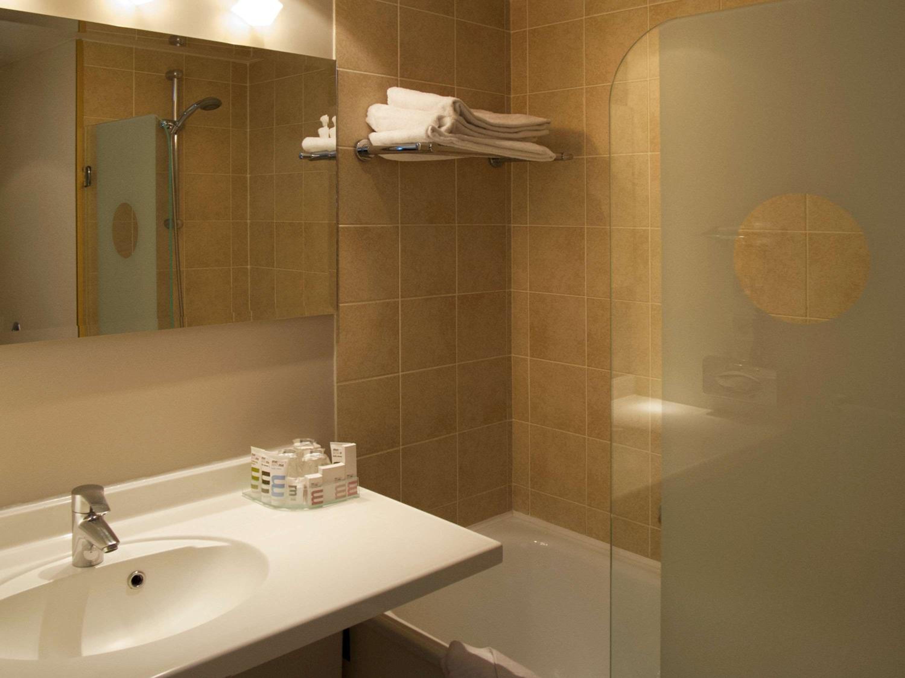 Classic Double Room - Photo 11